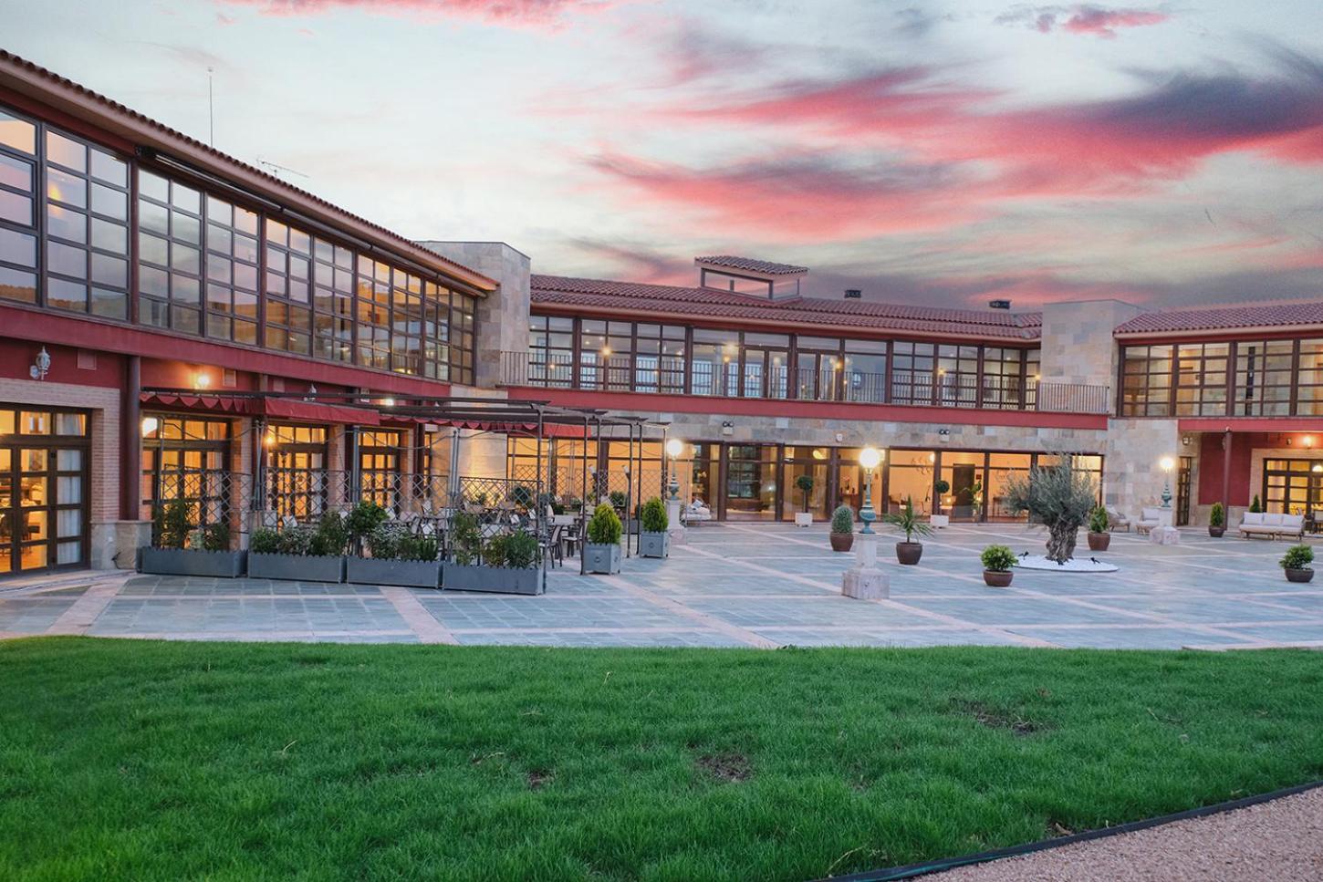 Hotel Spa Villa Nazules - Image 1