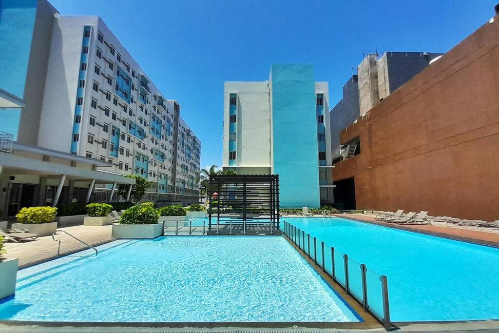 Oceanview apartment with pool, wifi & workspace view 4