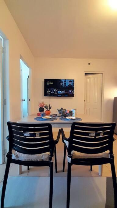 Oceanview apartment with pool, wifi & workspace view 5