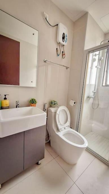 3BR Seaside Condo Johor Bahru 8-12pax