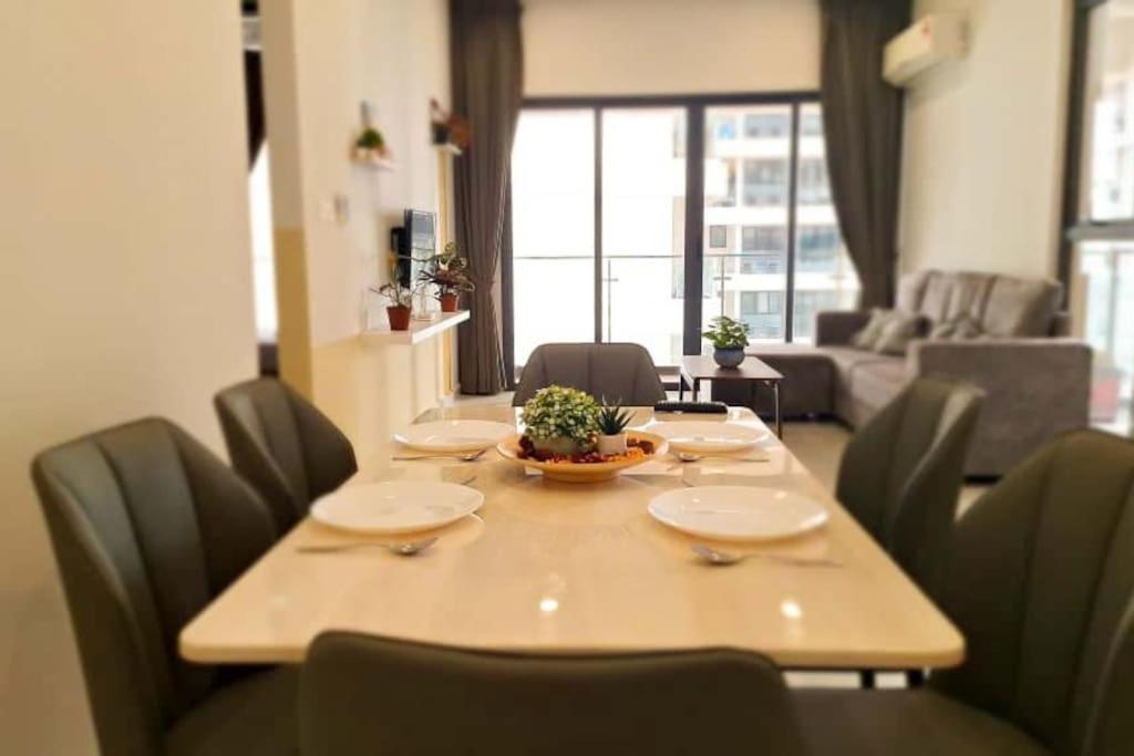 3BR Seaside Condo Johor Bahru 8-12pax