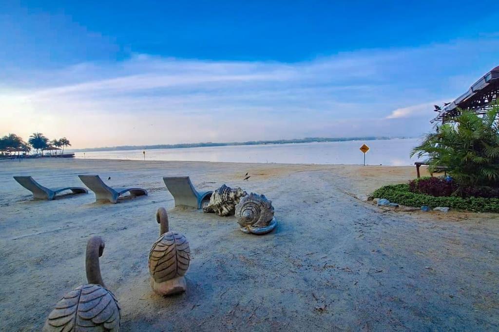 3BR Seaside Condo Johor Bahru 8-12pax