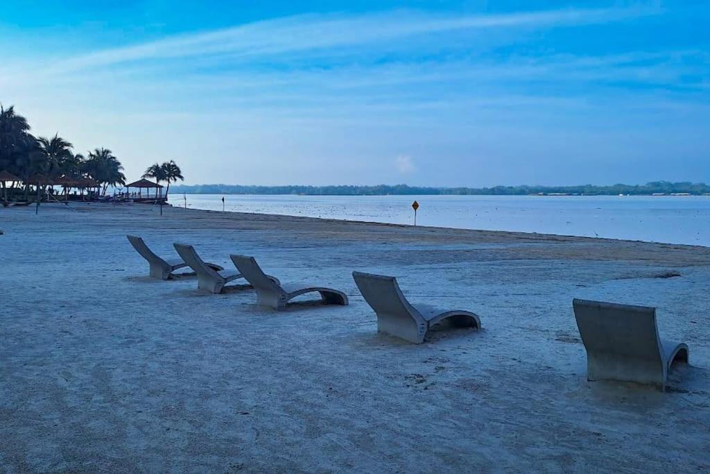 3BR Seaside Condo Johor Bahru 8-12pax