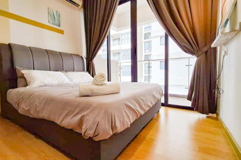 3BR Seaside Condo Johor Bahru 8-12pax