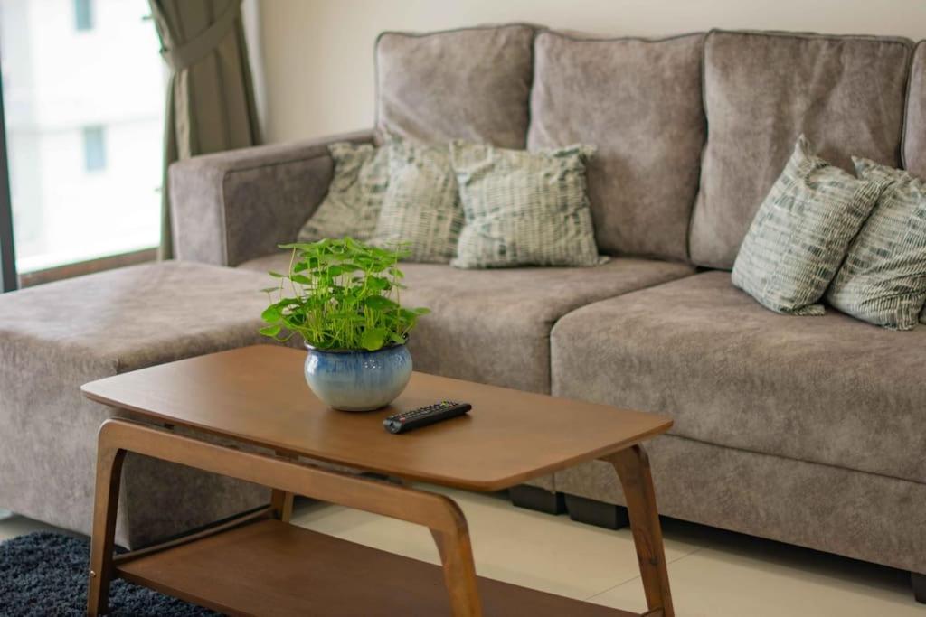 3BR Seaside Condo Johor Bahru 8-12pax