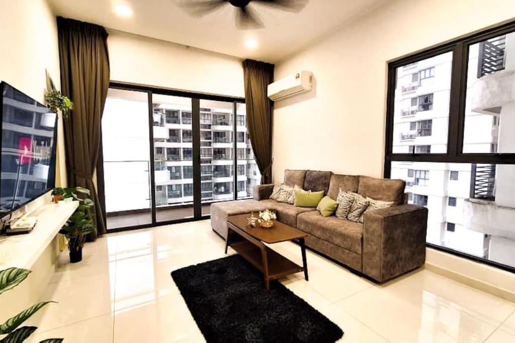 3BR Seaside Condo Johor Bahru 8-12pax