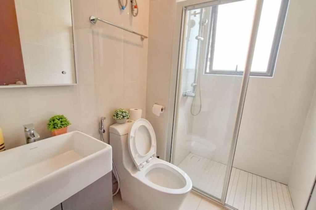 3BR Seaside Condo Johor Bahru 8-12pax