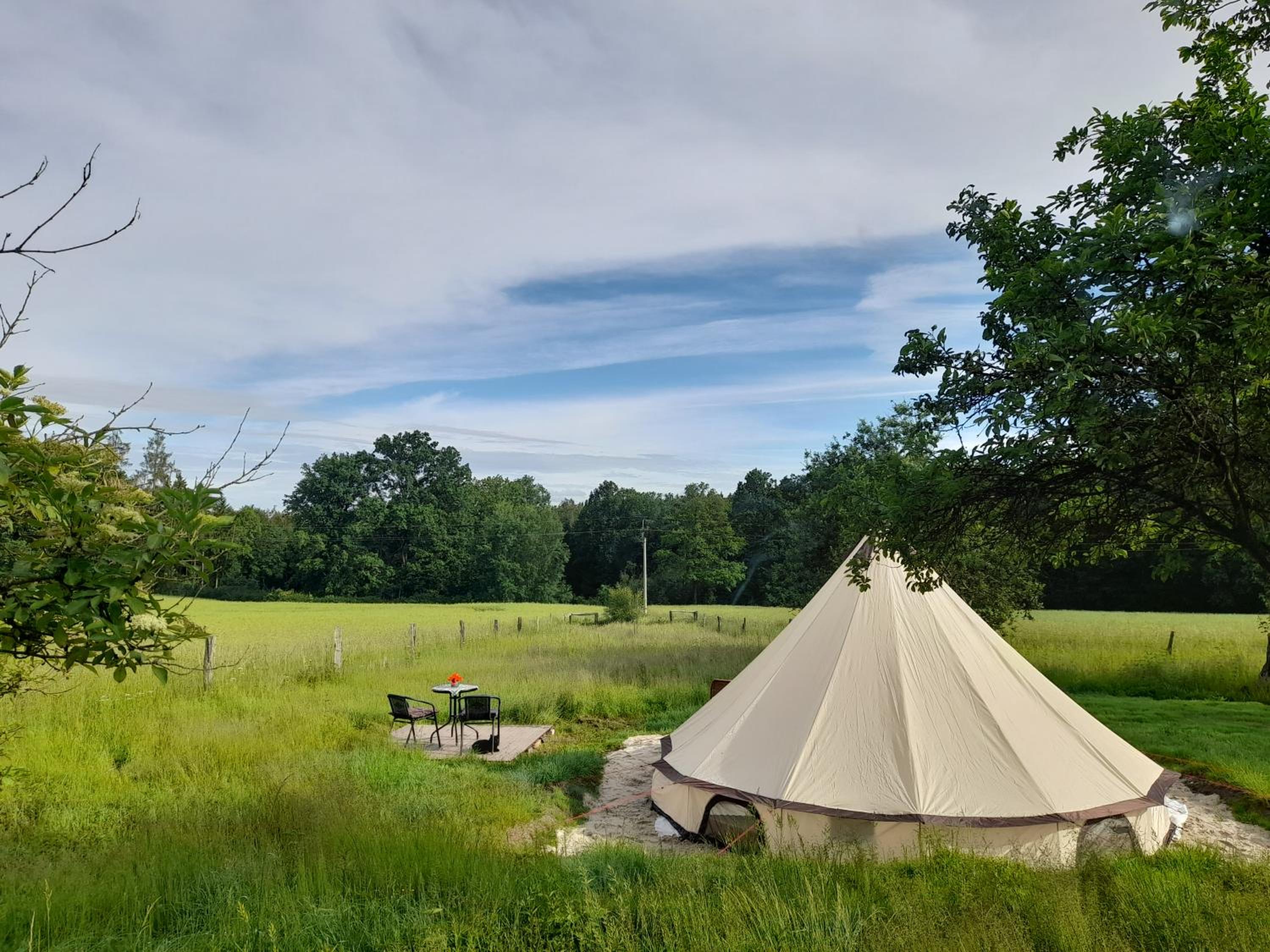 Glamping na samotě u lesa