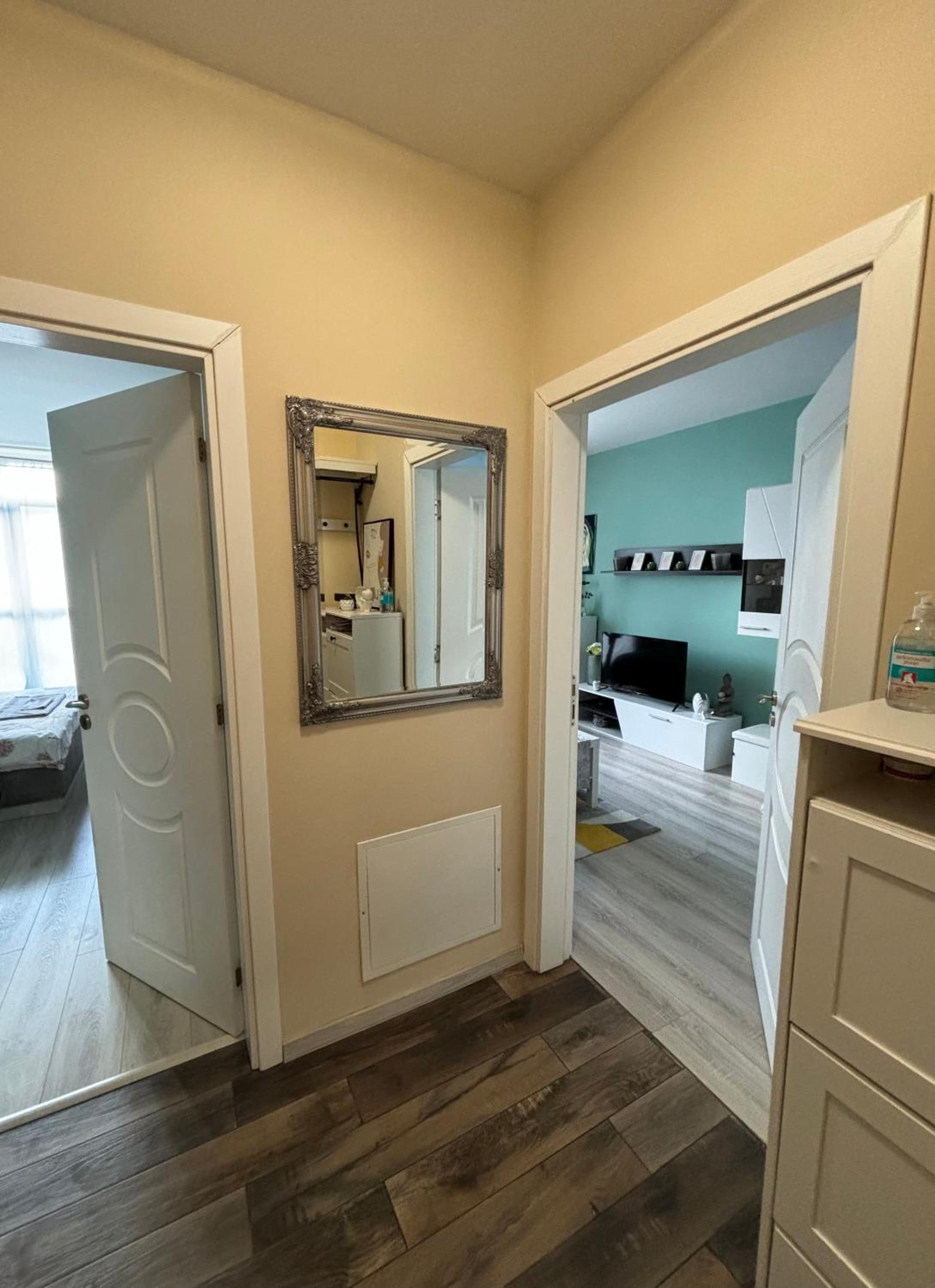 Modern, Cute and Comfy Apartment - FREE PRIVATE PARKING