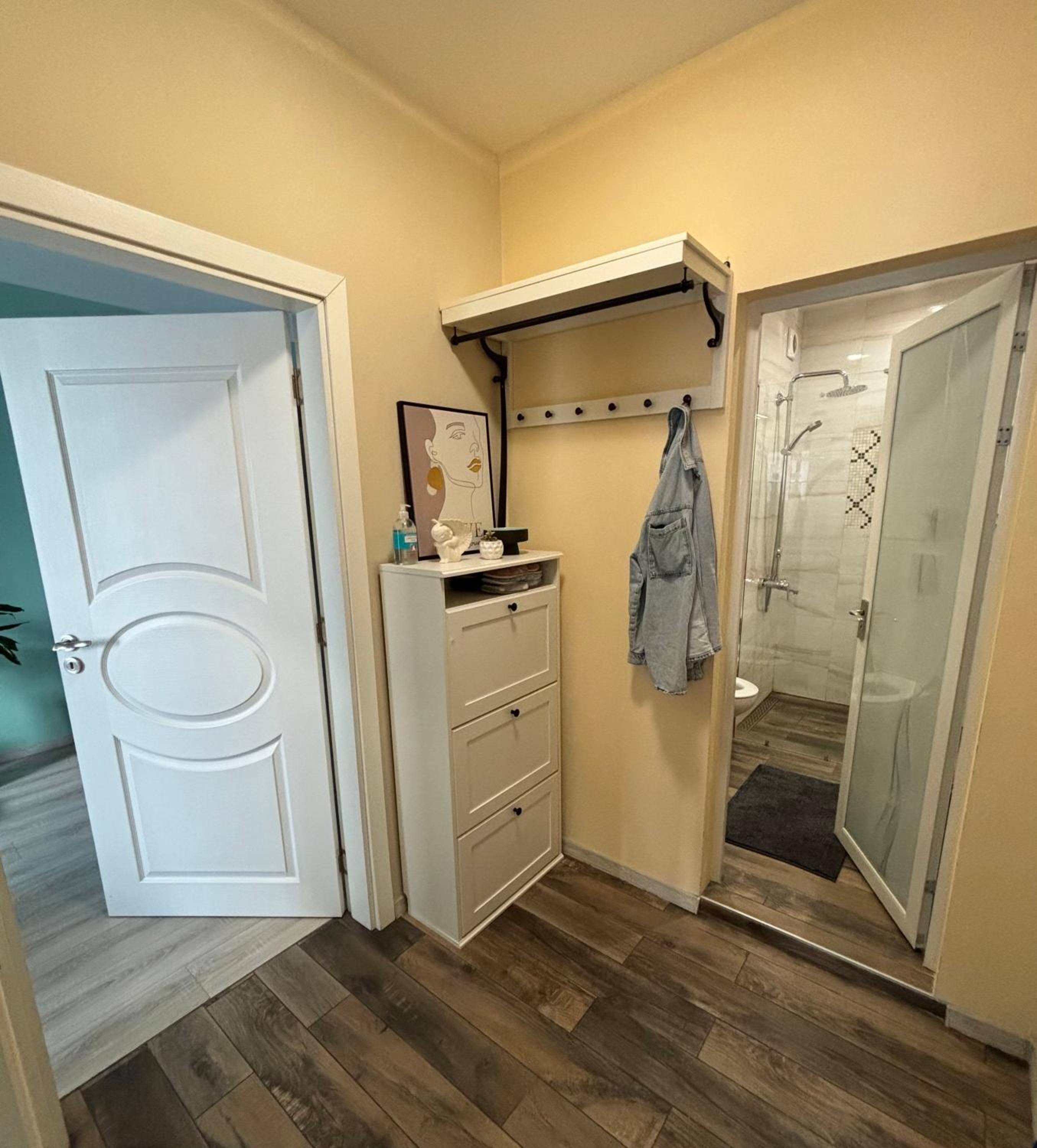 Modern, Cute and Comfy Apartment - FREE PRIVATE PARKING