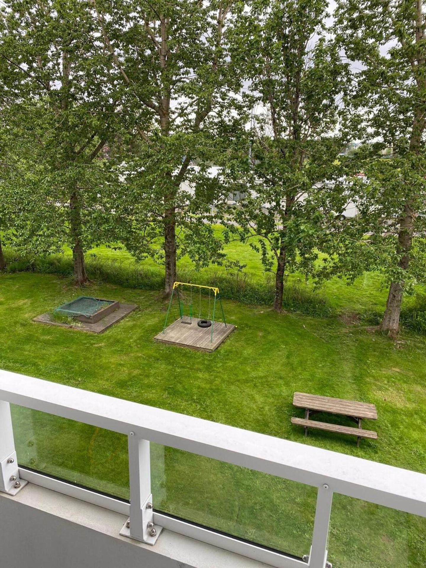 Bright and spacious 2 bedroom apartment in Rvk view 3