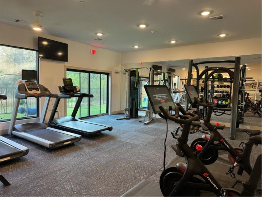 Austin Luxury 2BR 2B with Pool & FREE Parking view 5