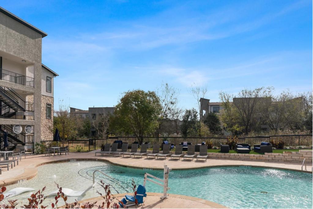 Austin Luxury 2BR 2B with Pool & FREE Parking view 3