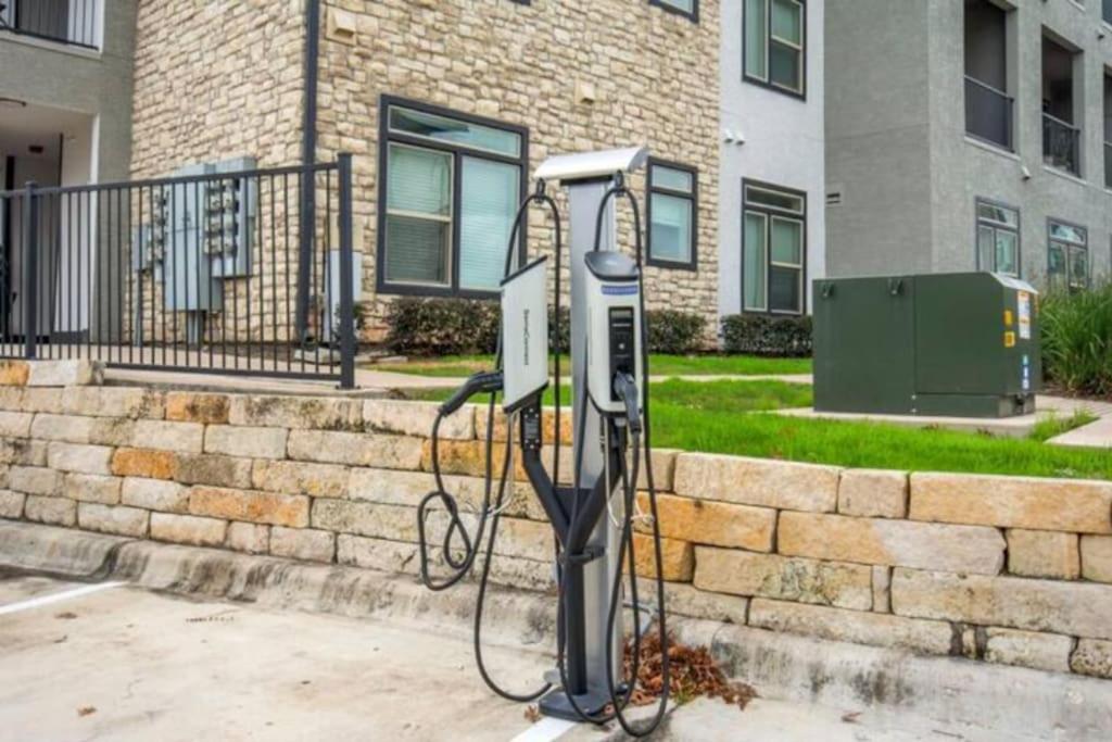Austin Luxury 2BR 2B with Pool & FREE Parking view 2