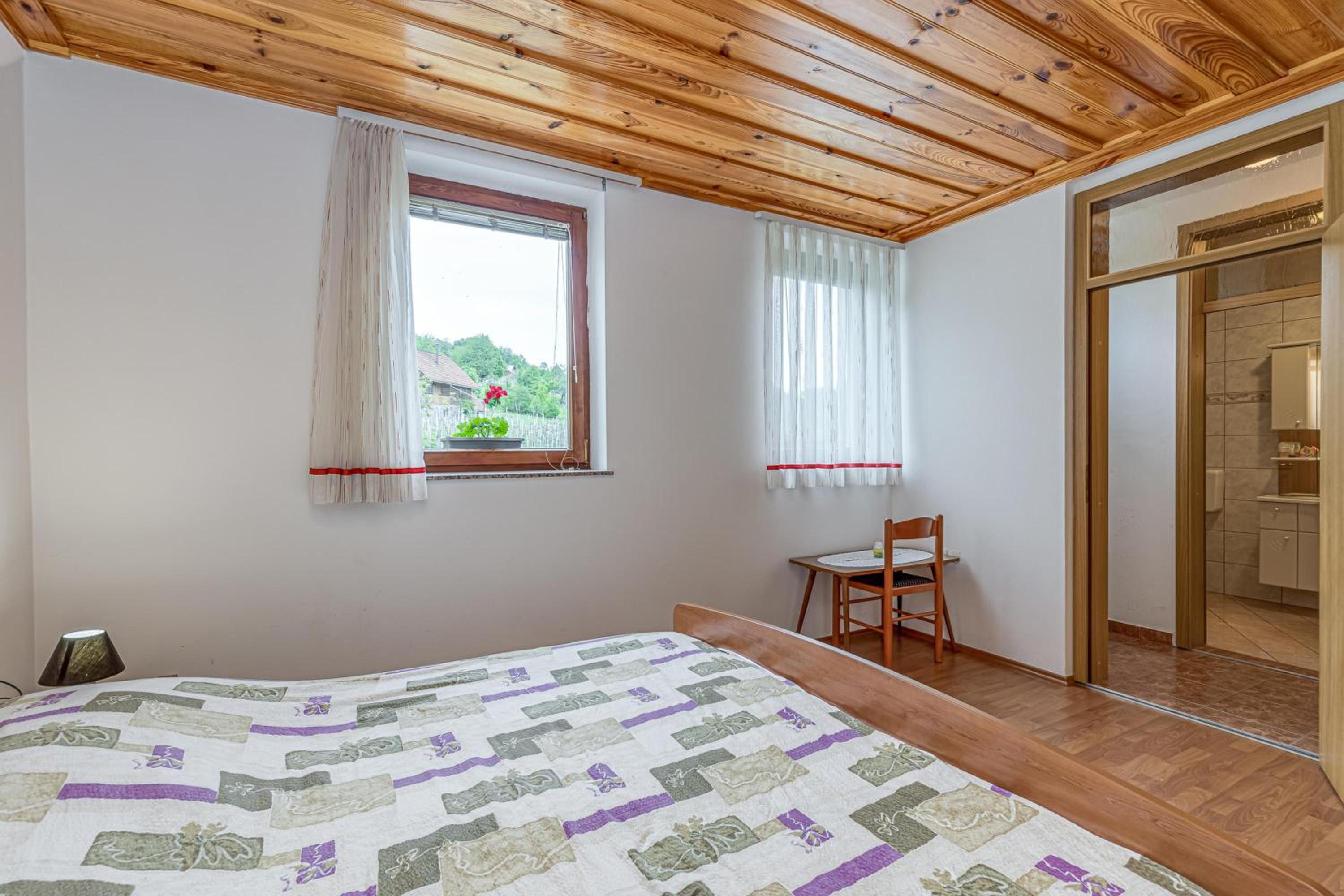 Vrtin Vineyard Family Retreat - Happy Rentals