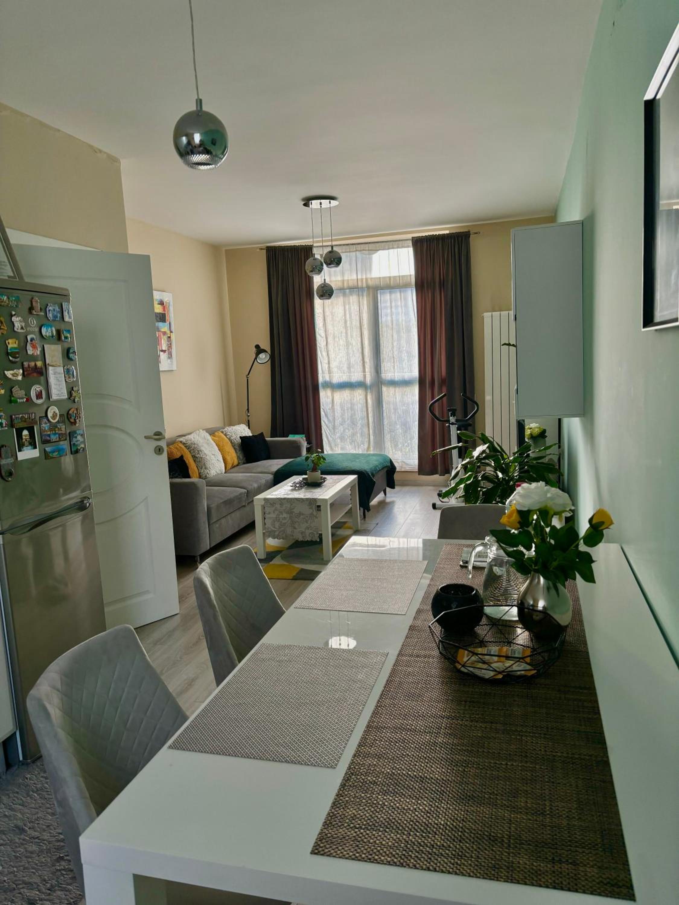 Modern, Cute and Comfy Apartment - FREE PRIVATE PARKING