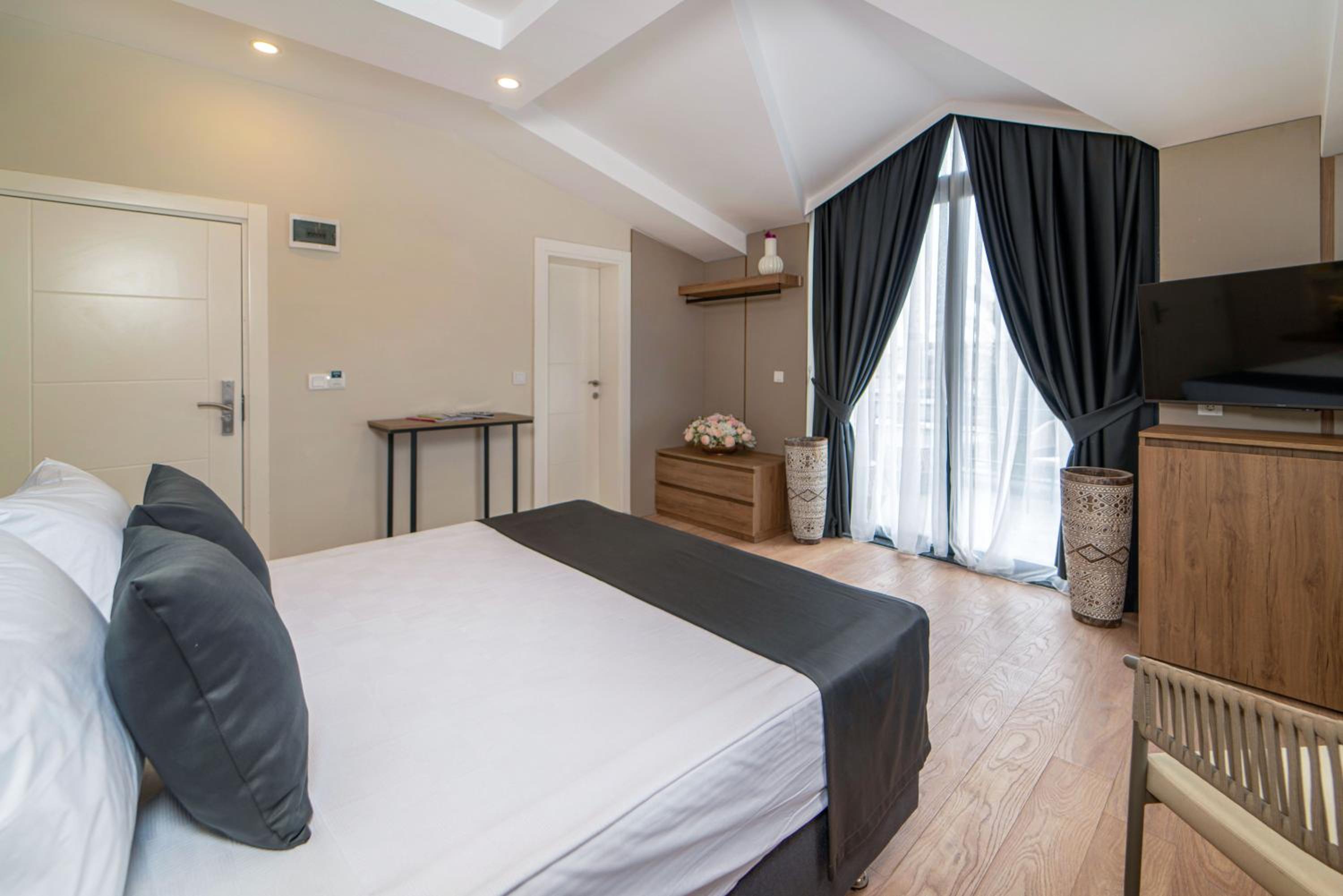 Deniz Boutique Hotel - Image 11