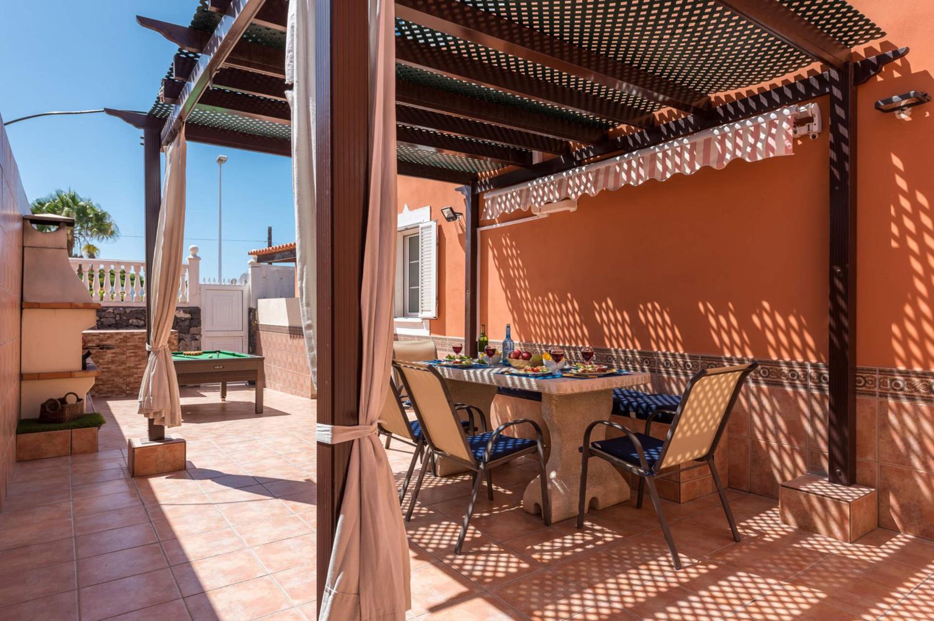 Villa Naranja with private heated pool, sea views, air conditioning, terrace, ITV and BBC channels, Wifi view 3