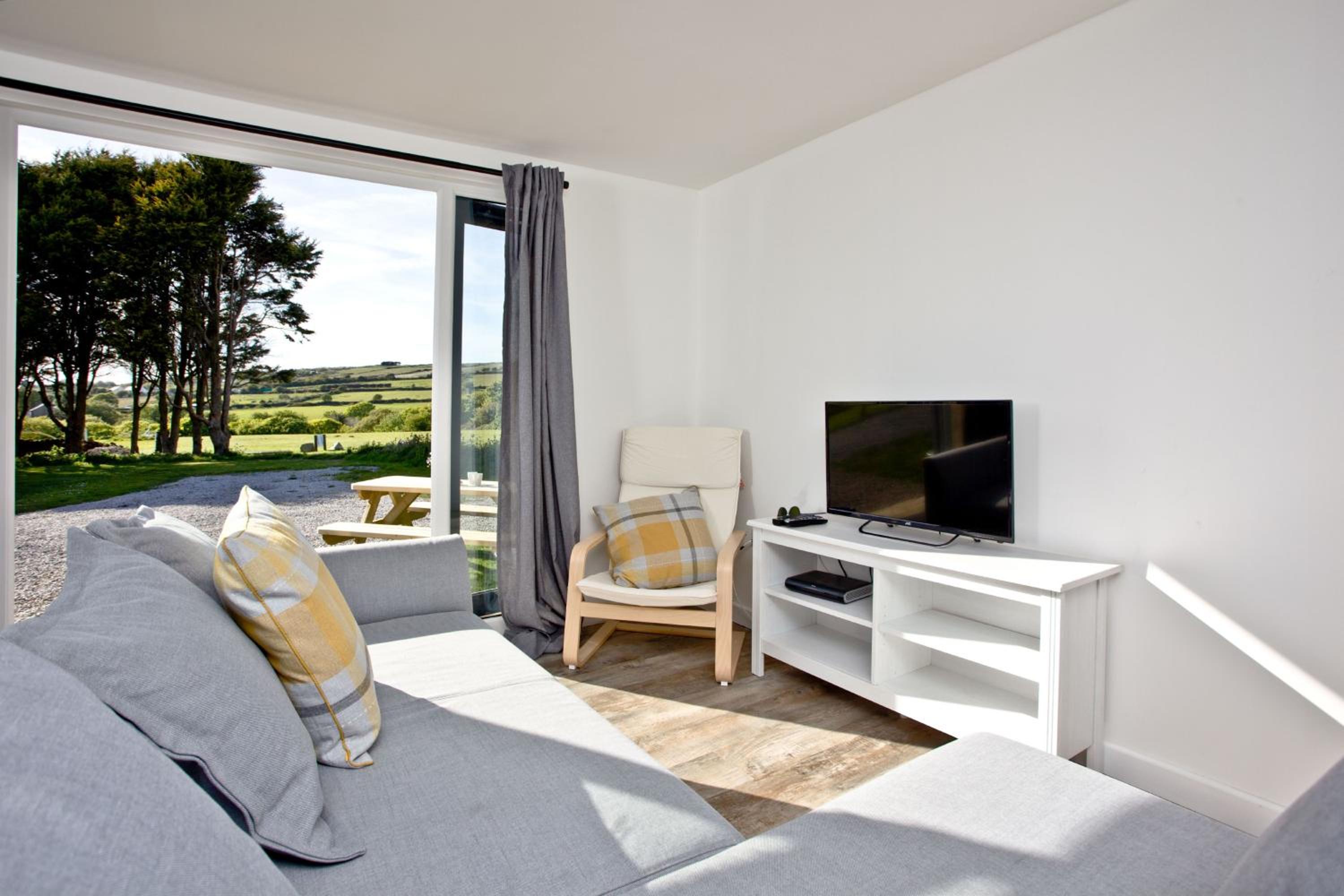 Wheal Rose - Hot Tub - Parking - Free WiFi - On-Site Activities view 5