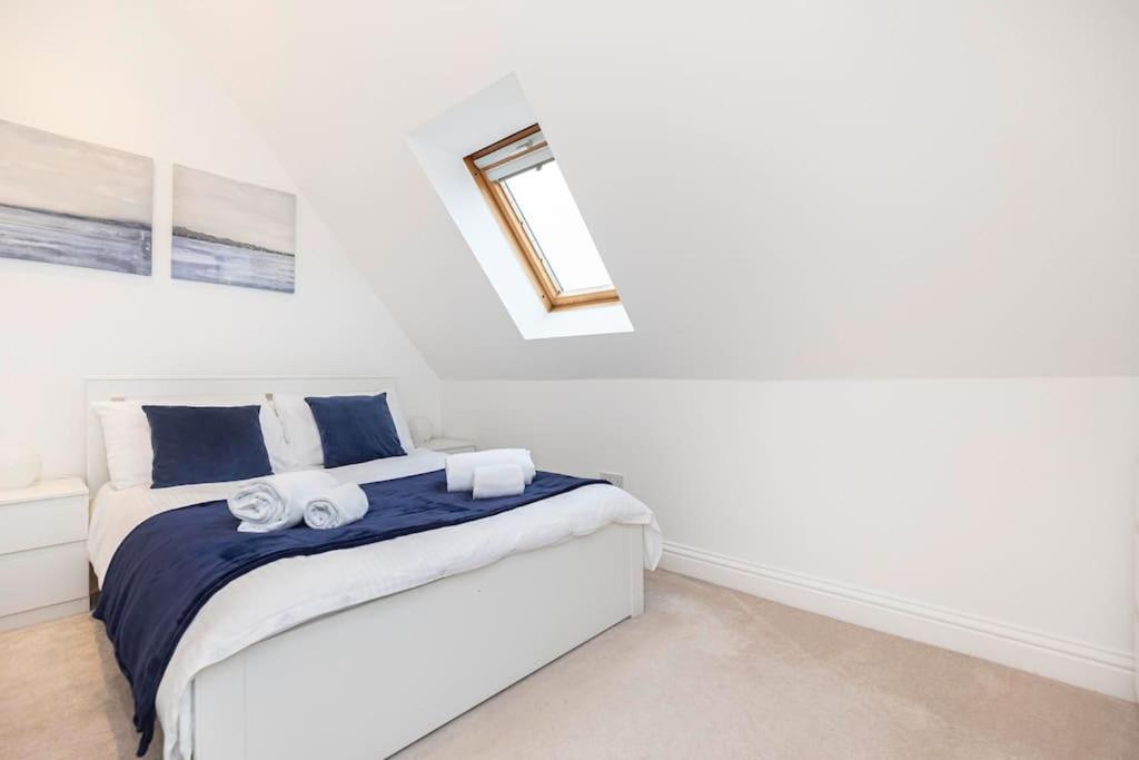 VIEWPOINT 3 by BOURNECOAST - A Clifftop Apartment with Captivating Sea Views and Balcony - FM6184 view 3