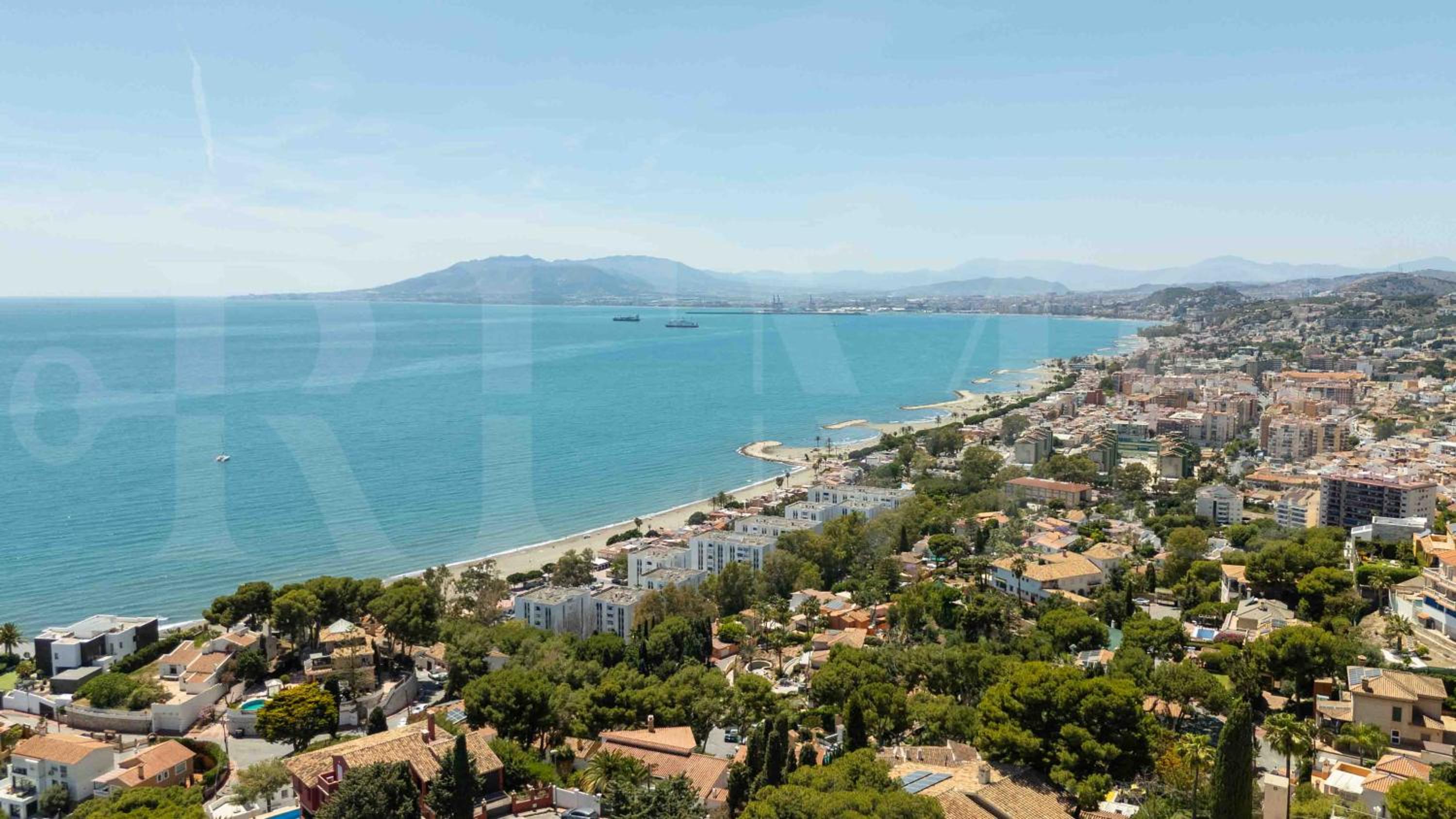 Luxury villa with sea views & terrace by REMS