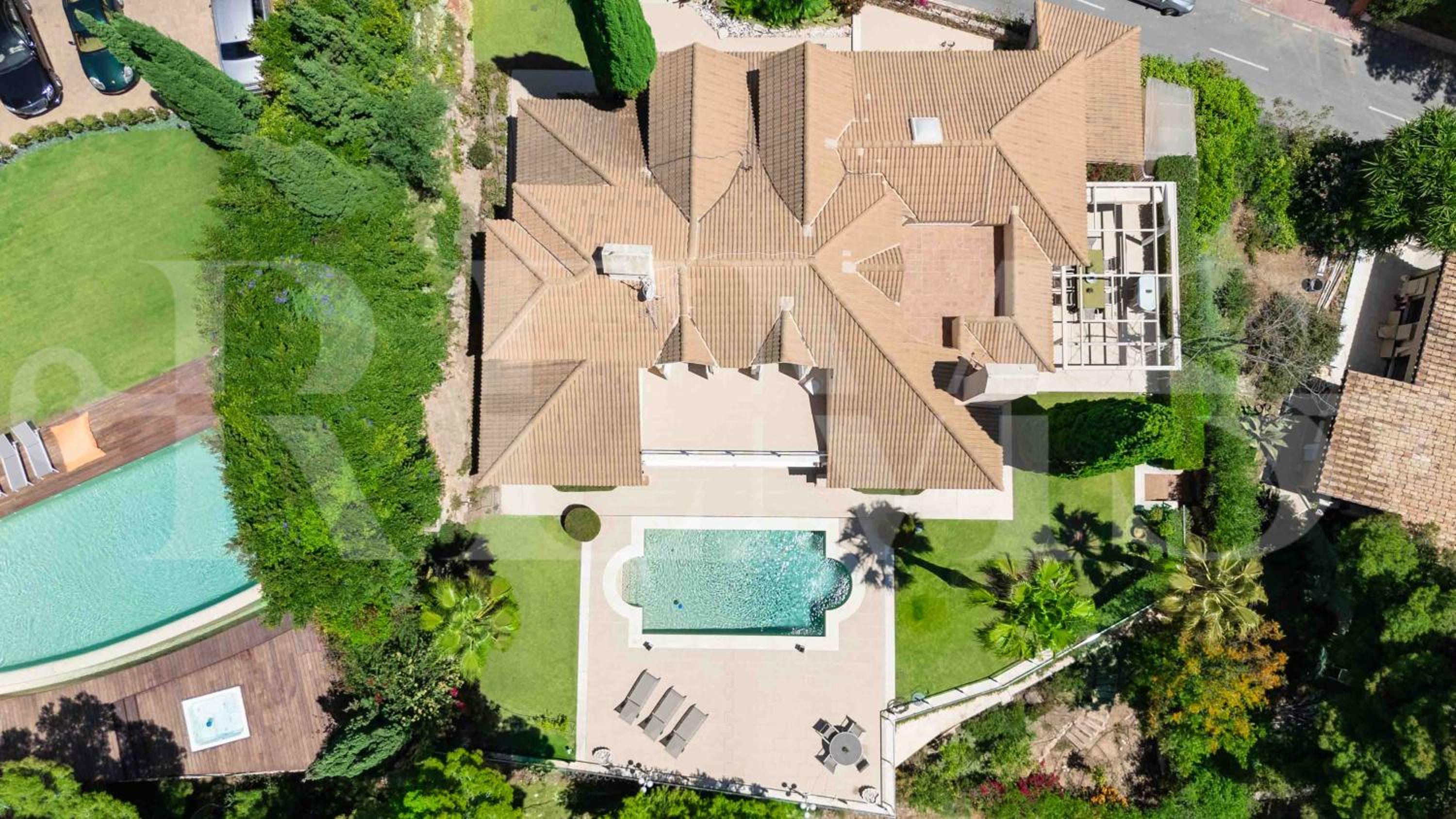 Luxury villa with sea views & terrace by REMS