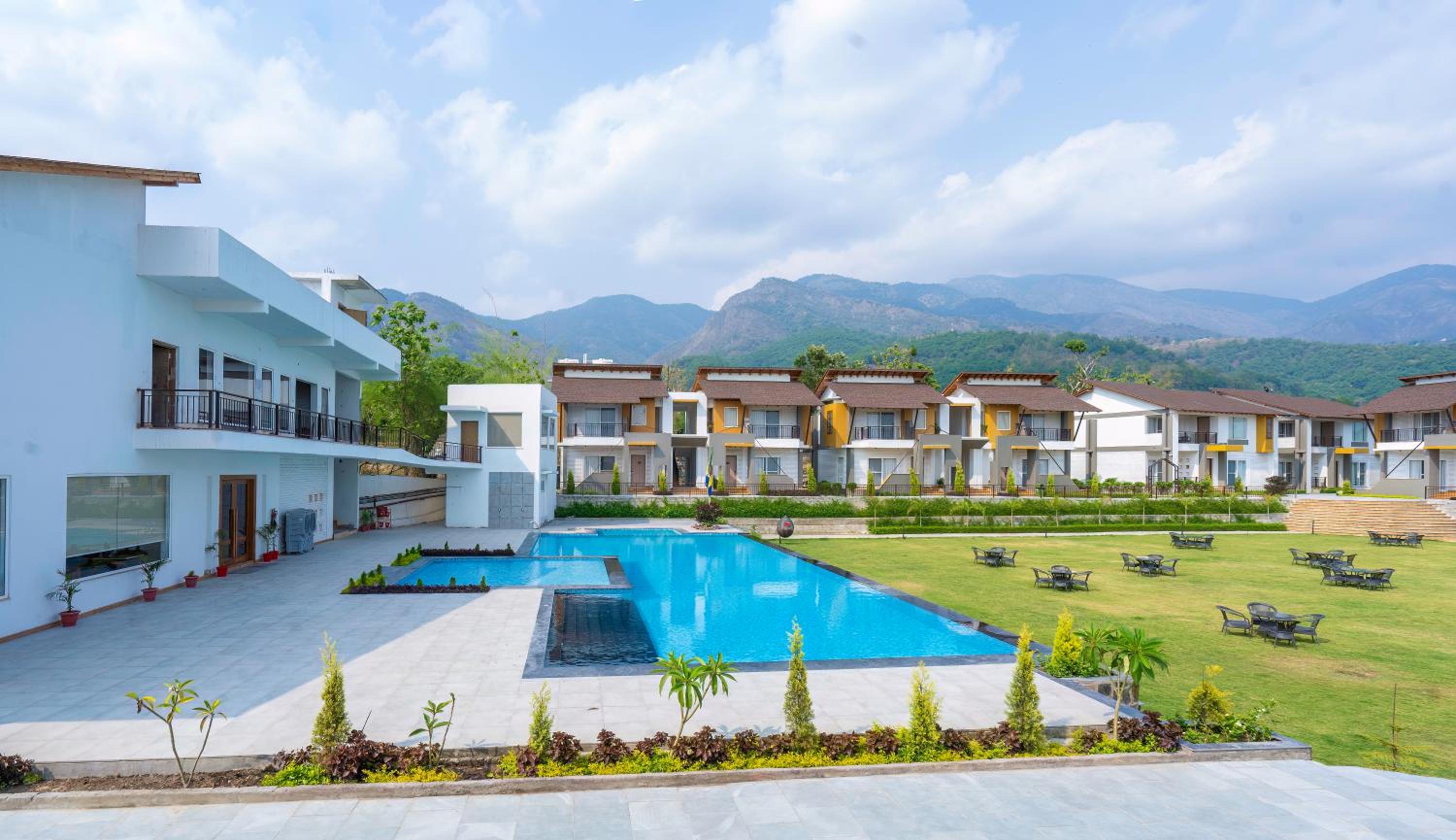 Evara Spa & Resort view 4