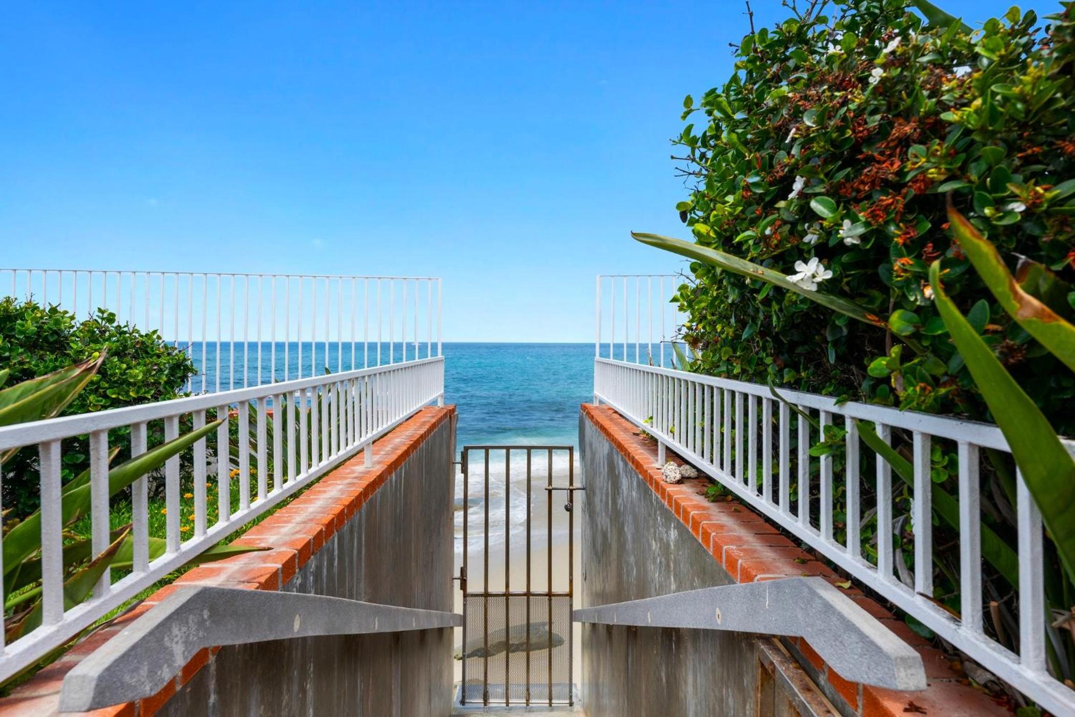 B5250 Playa Vista Beachfront view 4