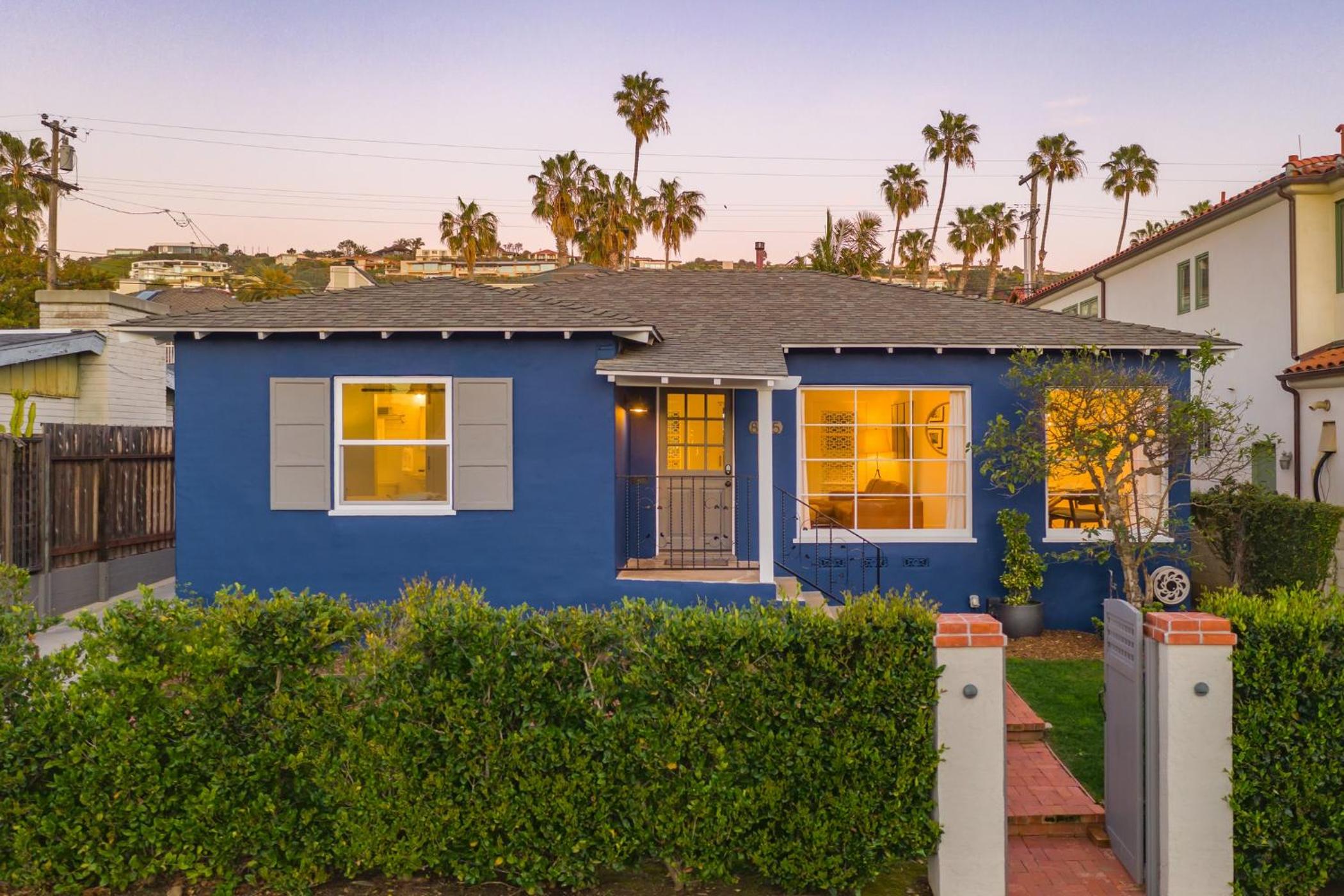 B5331 La Jolla Beach Bungalow - main view