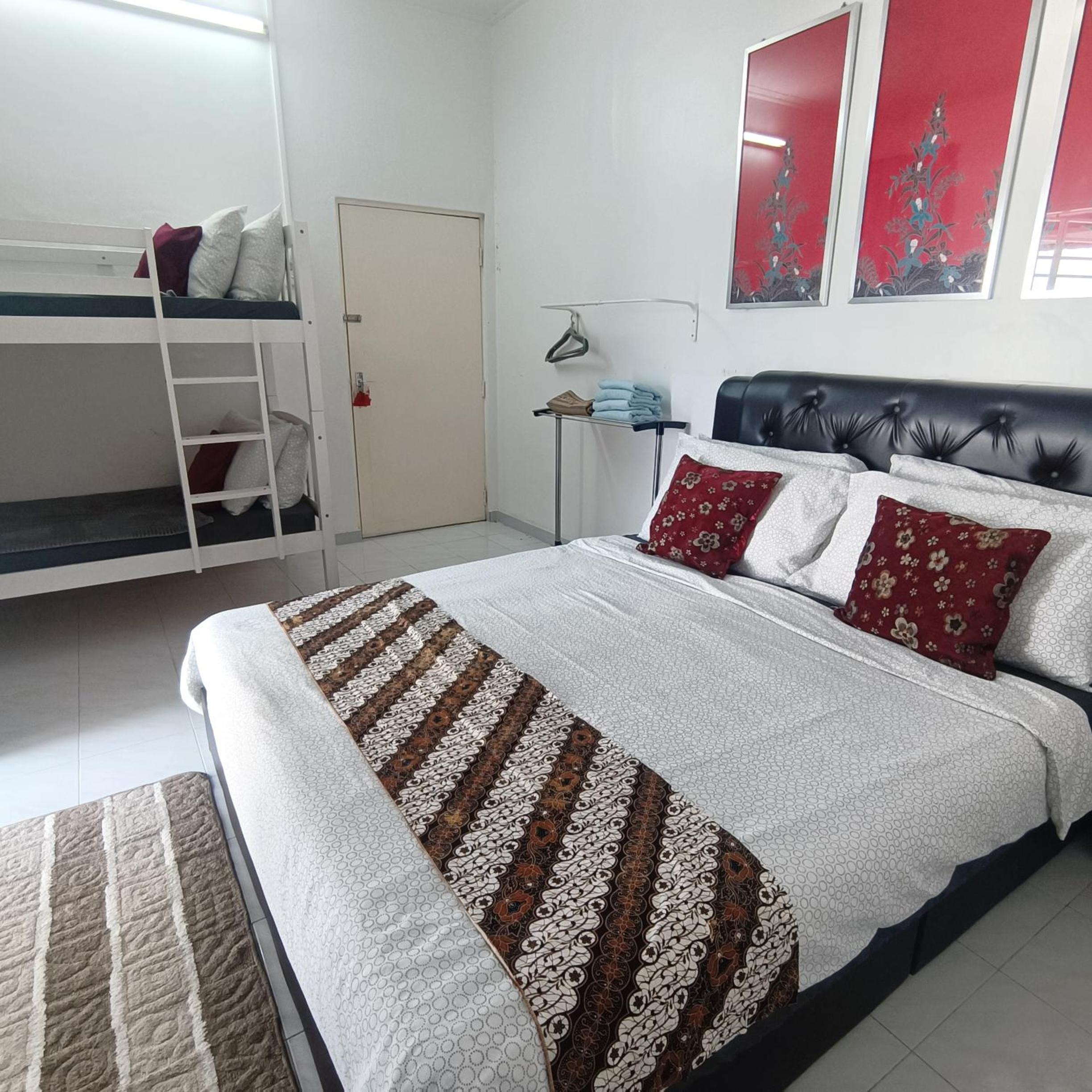 Canal Deluxe Private Room with Pool Access view 5