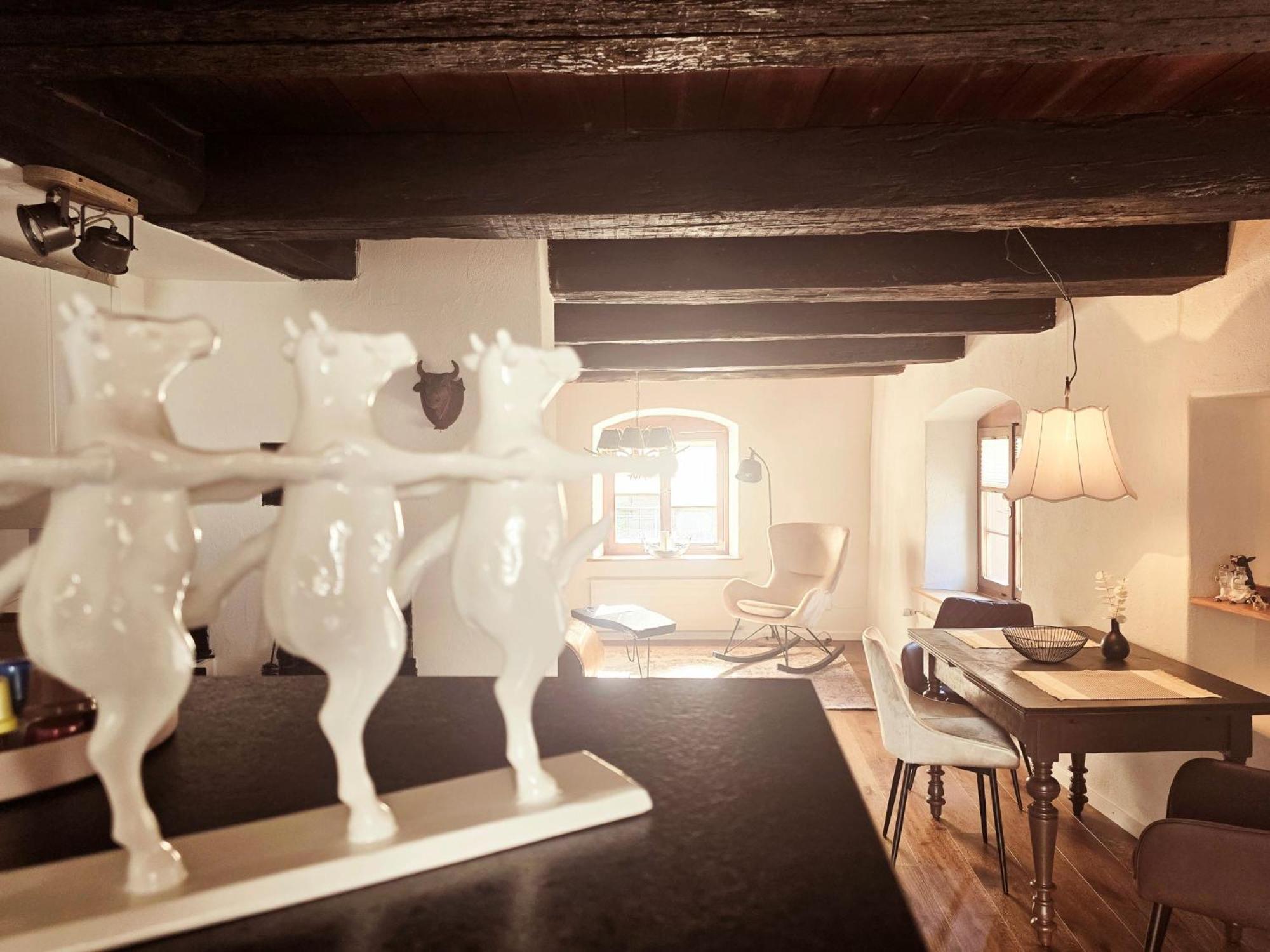 Chalet Happy Cow - Top Lage nähe Bodensee, Rheinfall, Schaffhausen & Zürich - Ländliche Idylle mit Privat-Parkplatz und viel Komfort - 120m2 - 3 Stockwerke