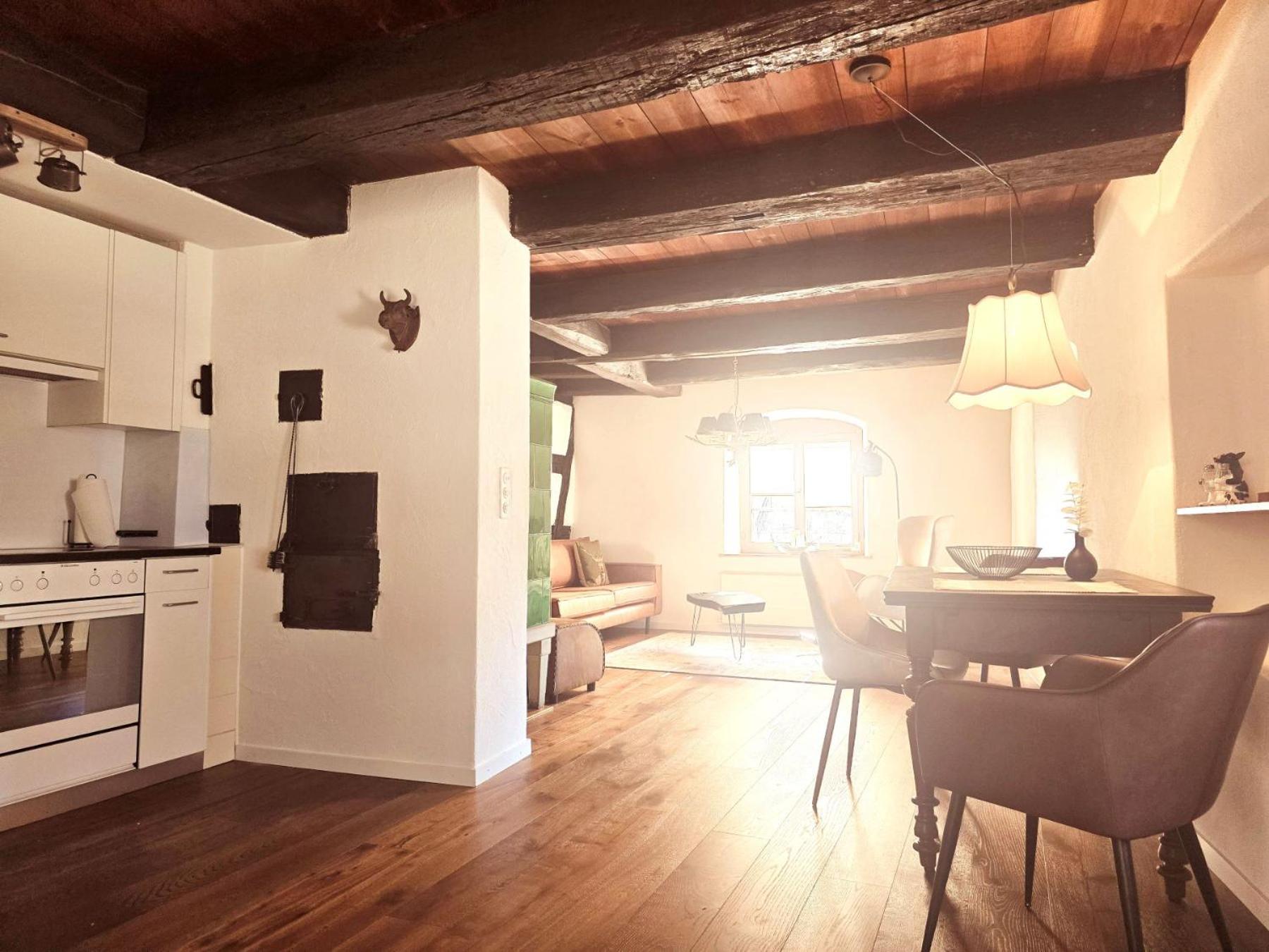 Chalet Happy Cow - Top Lage nähe Bodensee, Rheinfall, Schaffhausen & Zürich - Ländliche Idylle mit Privat-Parkplatz und viel Komfort - 120m2 - 3 Stockwerke