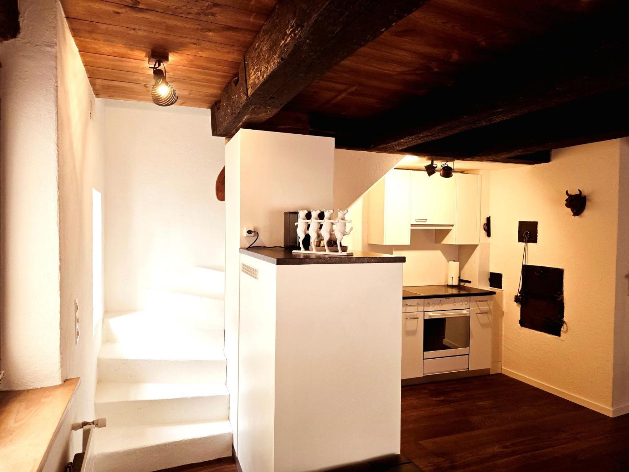 Chalet Happy Cow - Top Lage nähe Bodensee, Rheinfall, Schaffhausen & Zürich - Ländliche Idylle mit Privat-Parkplatz und viel Komfort - 120m2 - 3 Stockwerke