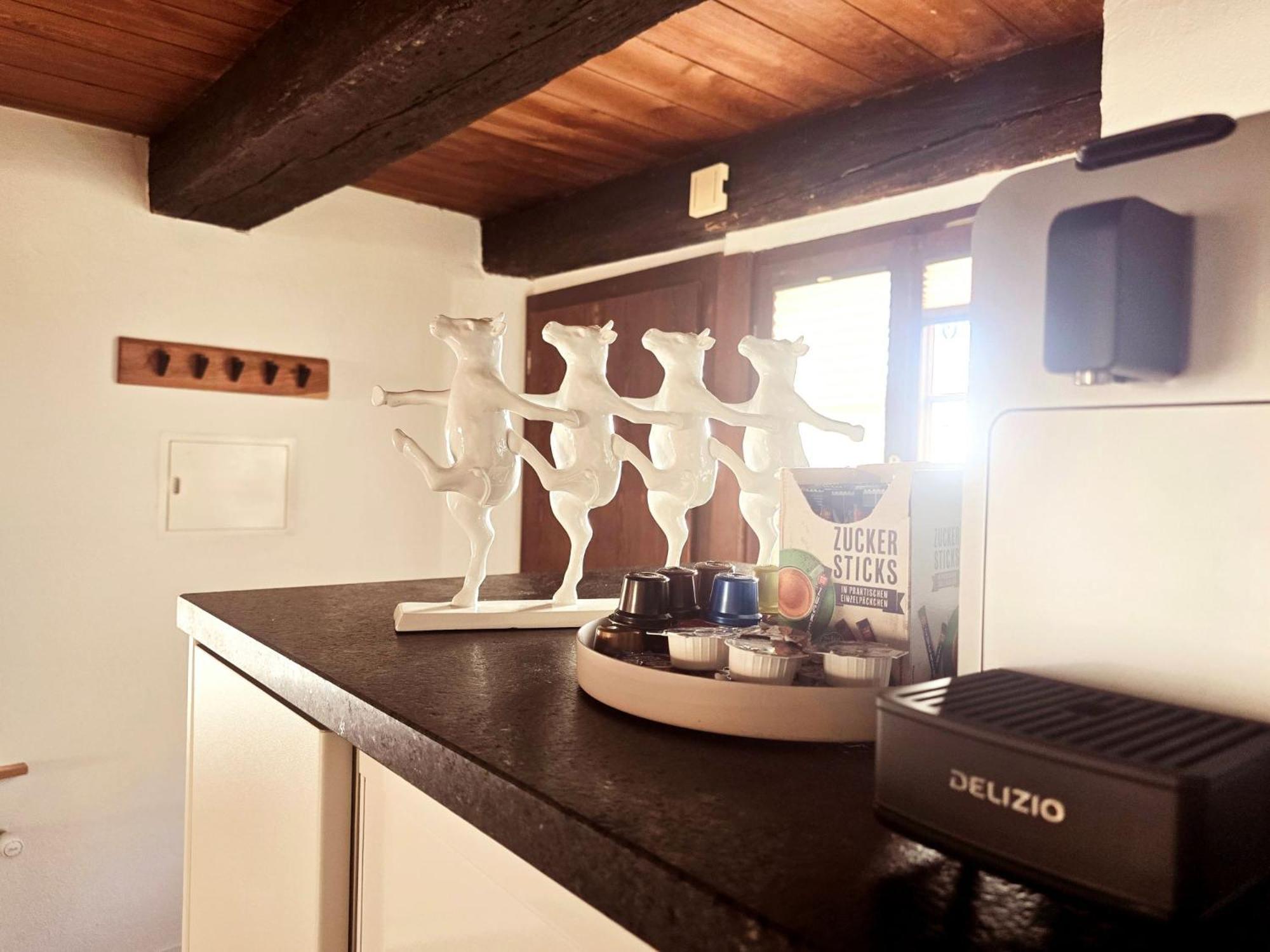 Chalet Happy Cow - Top Lage nähe Bodensee, Rheinfall, Schaffhausen & Zürich - Ländliche Idylle mit Privat-Parkplatz und viel Komfort - 120m2 - 3 Stockwerke