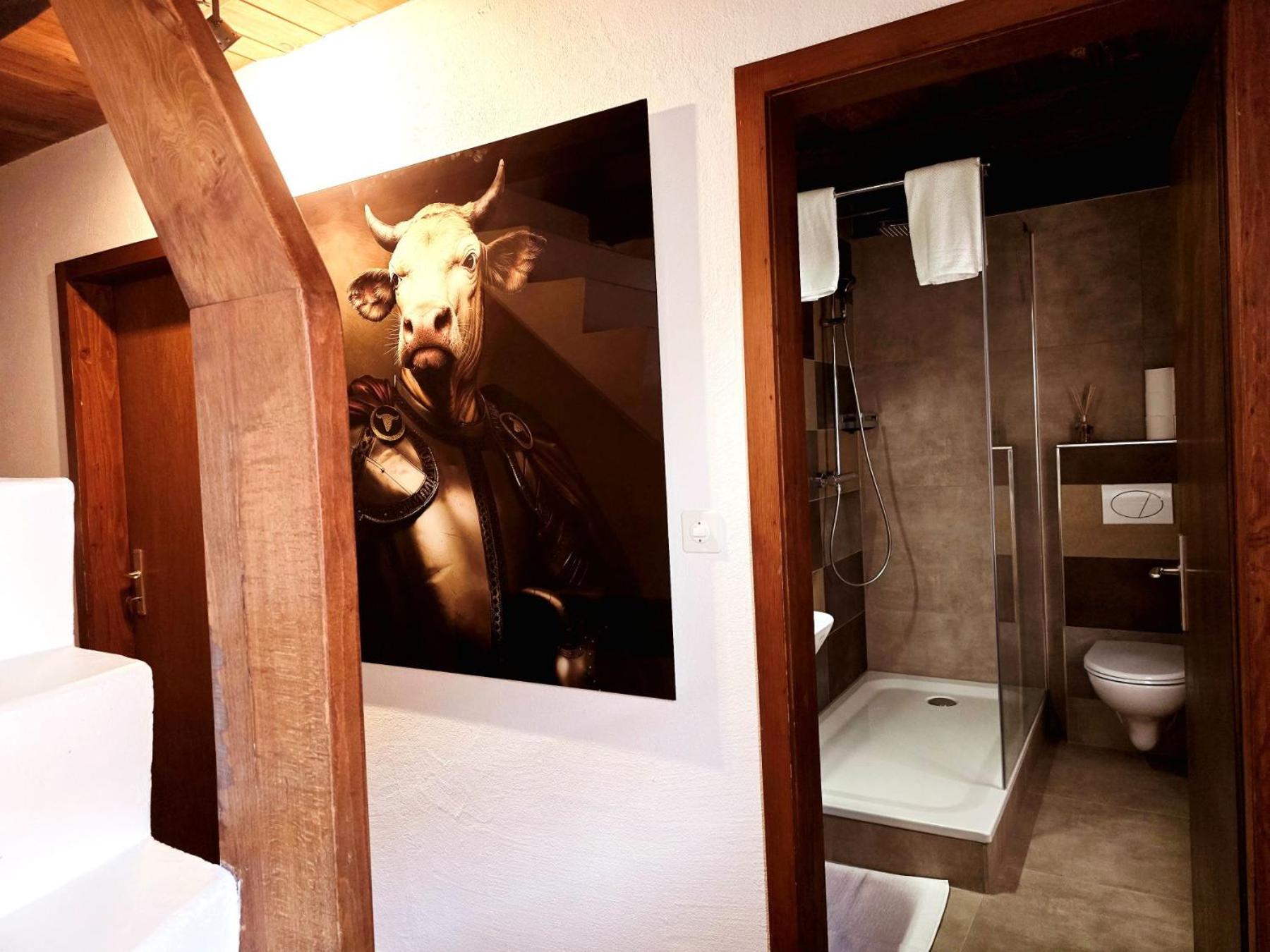 Chalet Happy Cow - Top Lage nähe Bodensee, Rheinfall, Schaffhausen & Zürich - Ländliche Idylle mit Privat-Parkplatz und viel Komfort - 120m2 - 3 Stockwerke