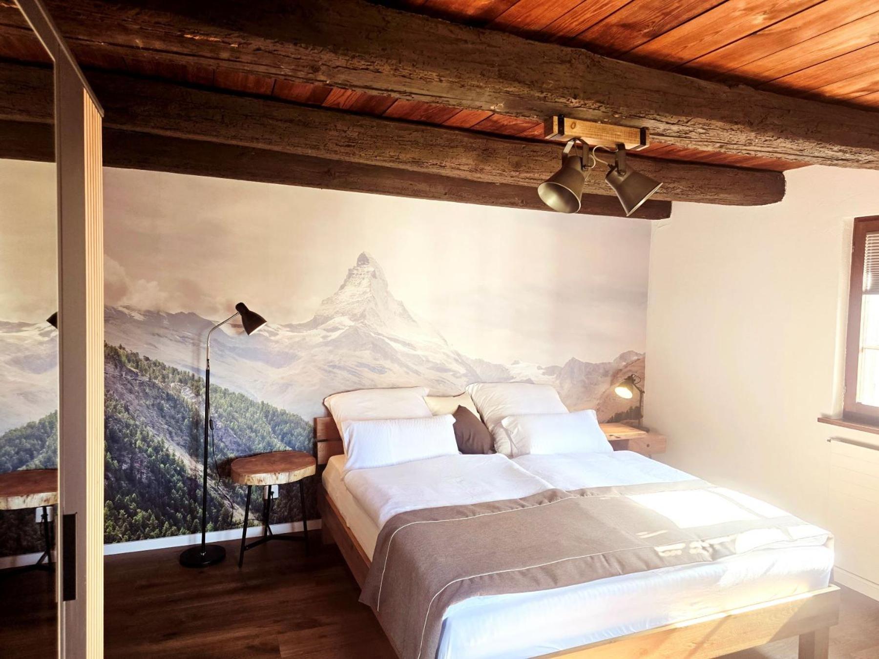 Chalet Happy Cow - Top Lage nähe Bodensee, Rheinfall, Schaffhausen & Zürich - Ländliche Idylle mit Privat-Parkplatz und viel Komfort - 120m2 - 3 Stockwerke