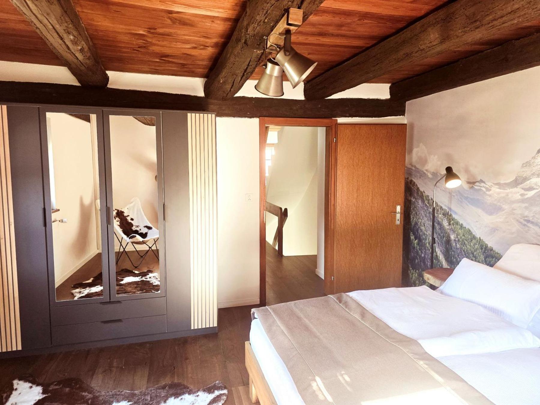 Chalet Happy Cow - Top Lage nähe Bodensee, Rheinfall, Schaffhausen & Zürich - Ländliche Idylle mit Privat-Parkplatz und viel Komfort - 120m2 - 3 Stockwerke