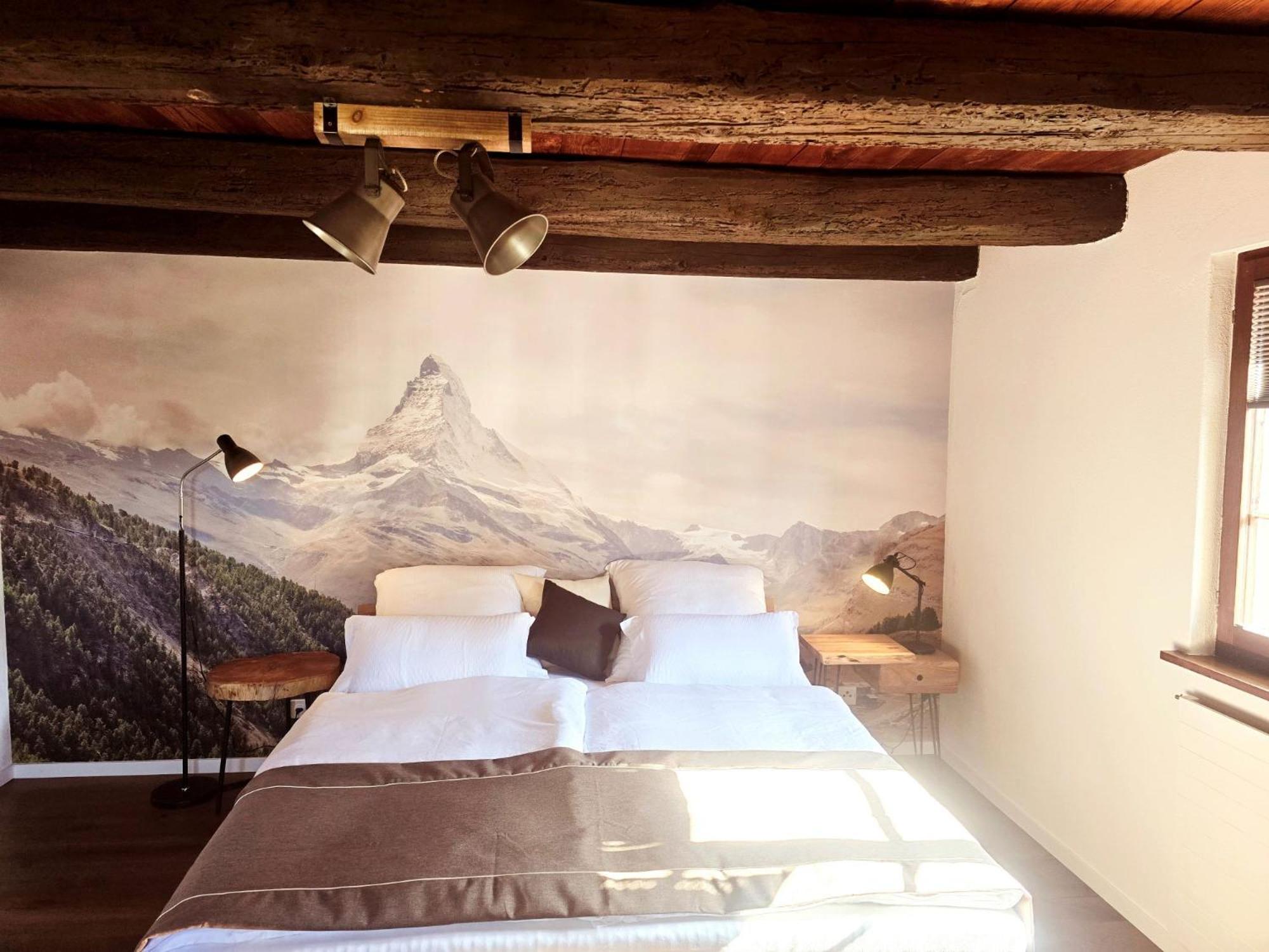 Chalet Happy Cow - Top Lage nähe Bodensee, Rheinfall, Schaffhausen & Zürich - Ländliche Idylle mit Privat-Parkplatz und viel Komfort - 120m2 - 3 Stockwerke
