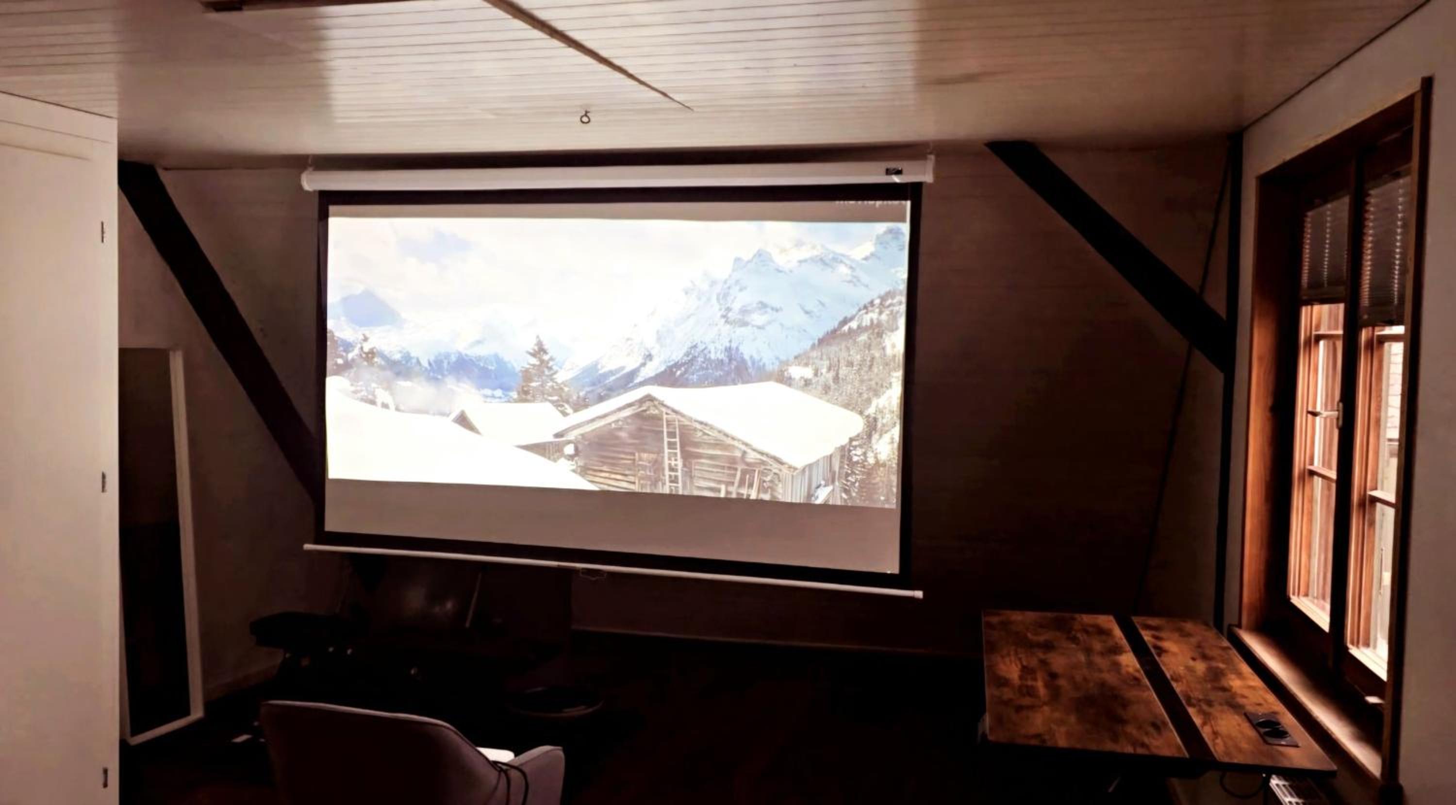 Chalet Happy Cow - Top Lage nähe Bodensee, Rheinfall, Schaffhausen & Zürich - Ländliche Idylle mit Privat-Parkplatz und viel Komfort - 120m2 - 3 Stockwerke