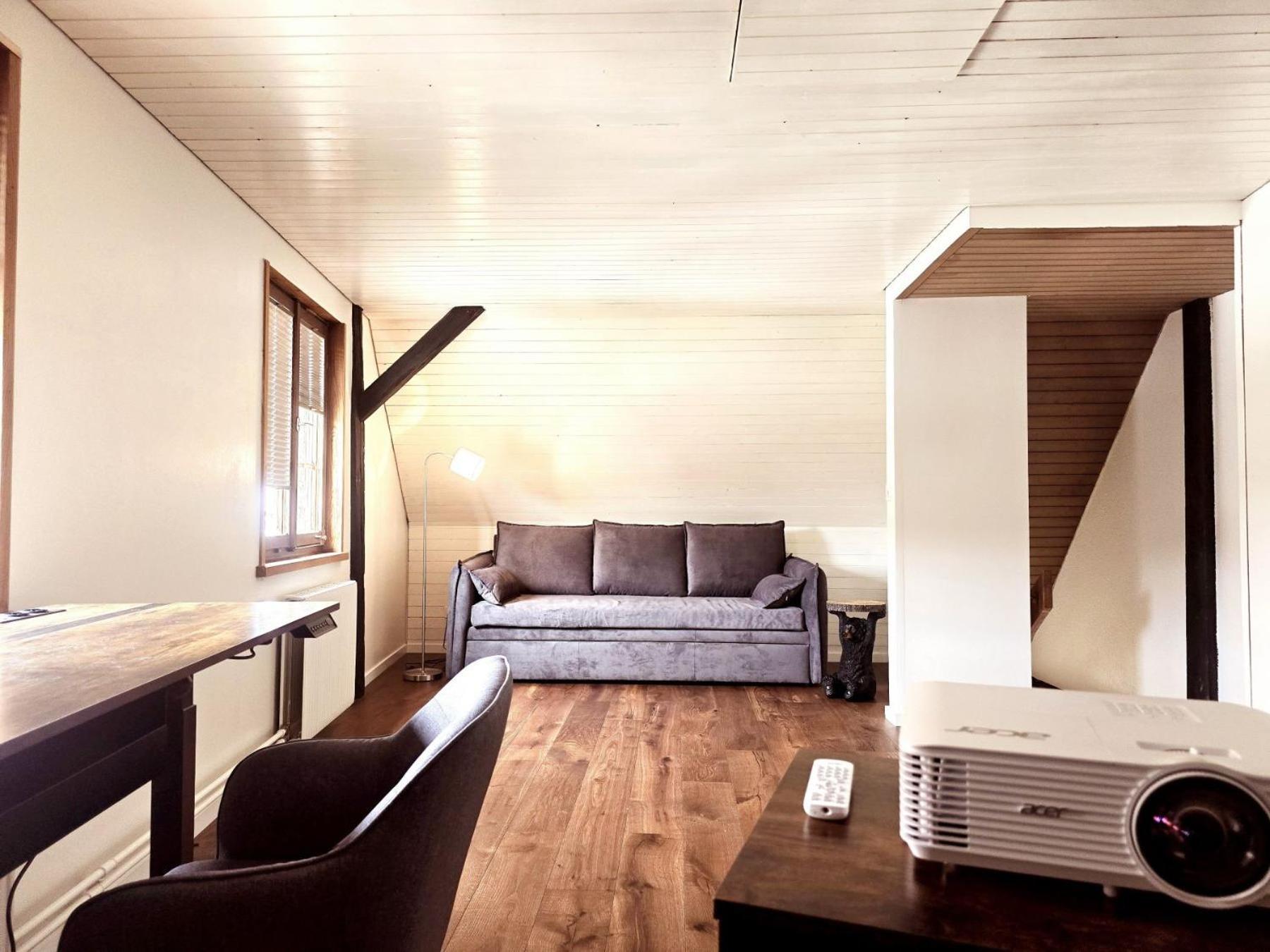 Chalet Happy Cow - Top Lage nähe Bodensee, Rheinfall, Schaffhausen & Zürich - Ländliche Idylle mit Privat-Parkplatz und viel Komfort - 120m2 - 3 Stockwerke
