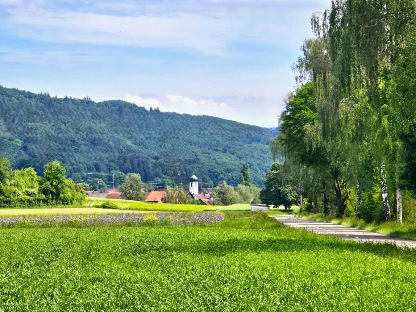 Chalet Happy Cow - Top Lage nähe Bodensee, Rheinfall, Schaffhausen & Zürich - Ländliche Idylle mit Privat-Parkplatz und viel Komfort - 120m2 - 3 Stockwerke
