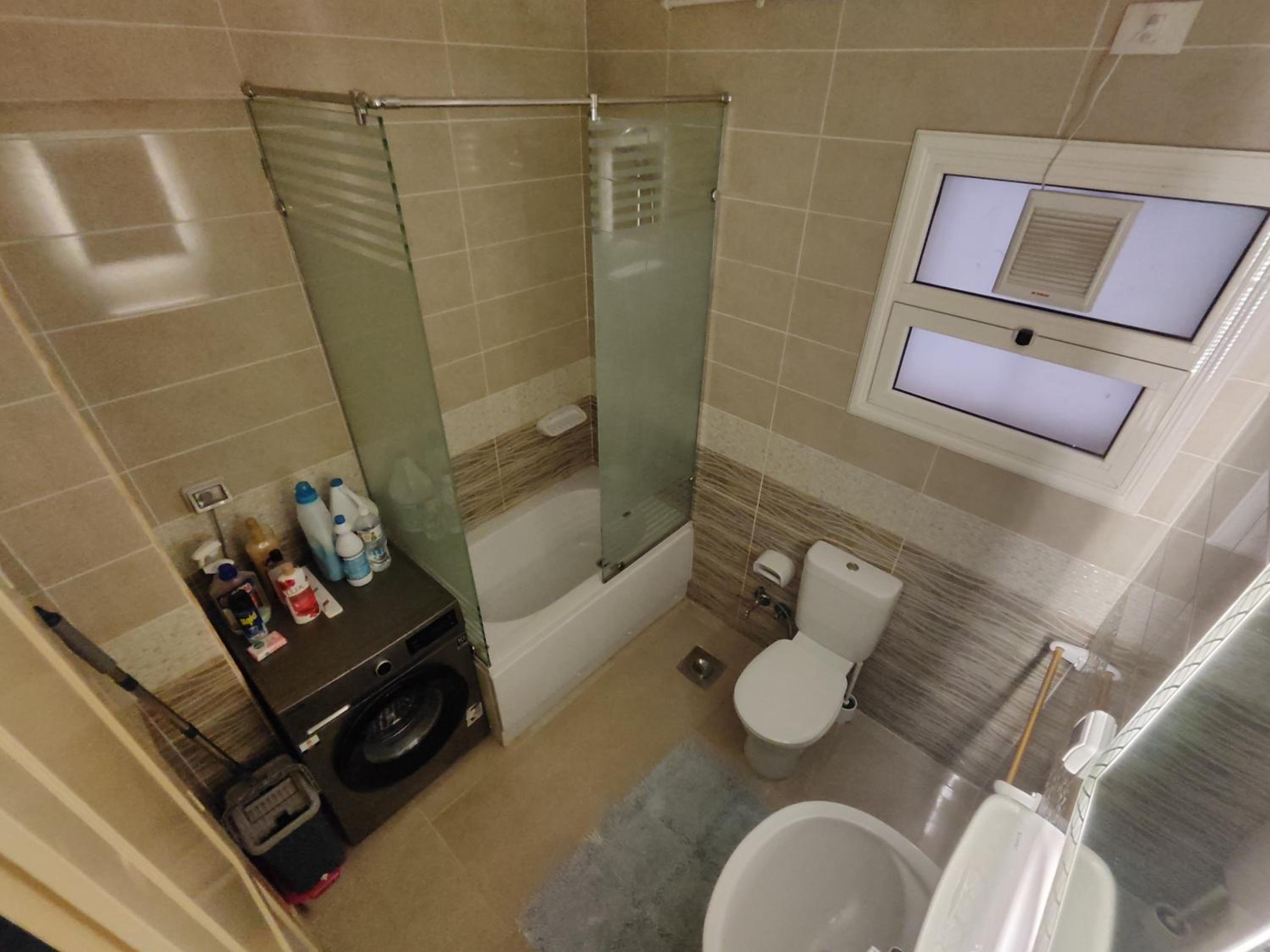 Luxurious 2 bedroom modern garden apartment Available ensuite private bedroom or whole flat privately