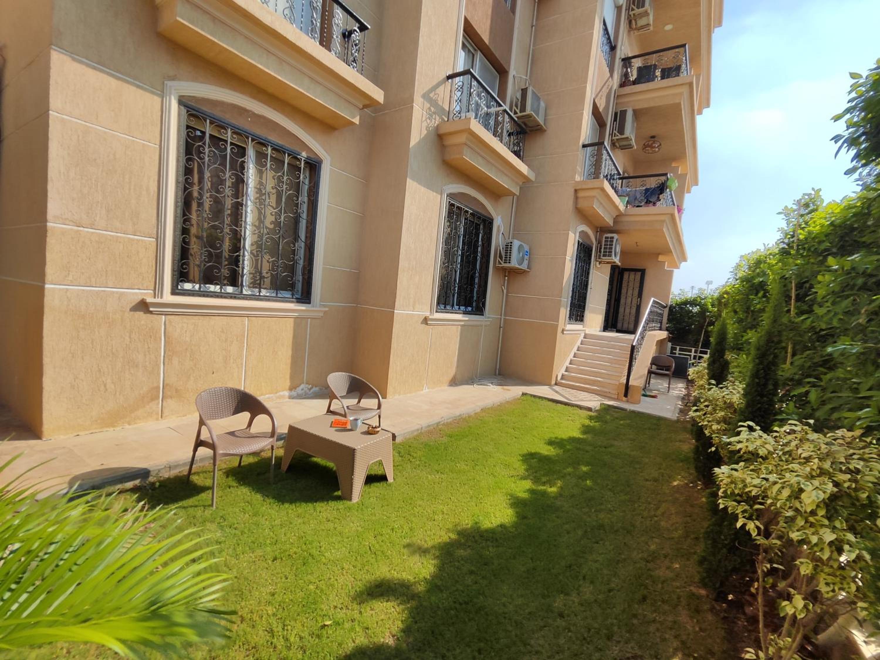 Luxurious 2 bedroom modern garden apartment Available ensuite private bedroom or whole flat privately