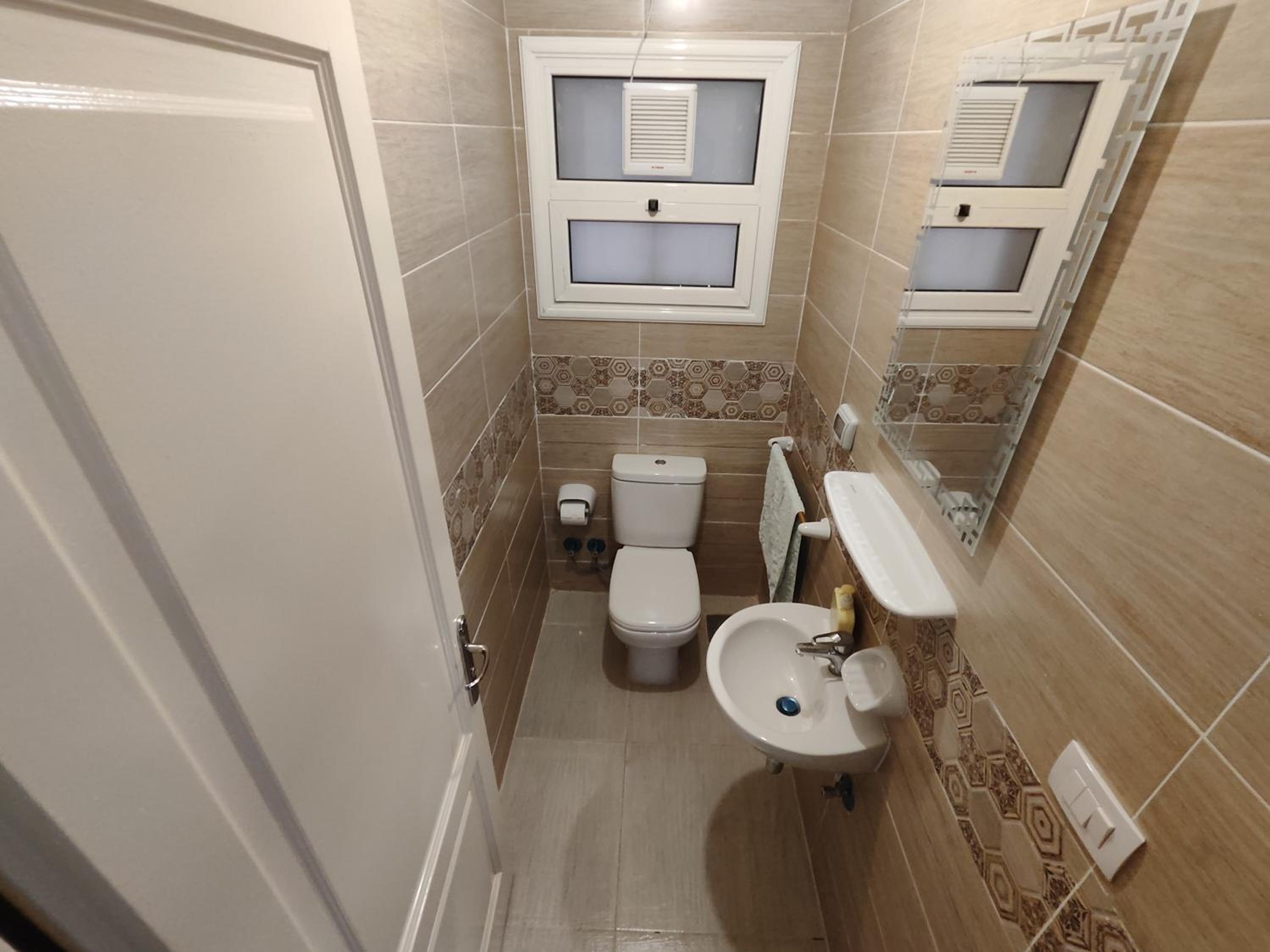 Luxurious 2 bedroom modern garden apartment Available ensuite private bedroom or whole flat privately