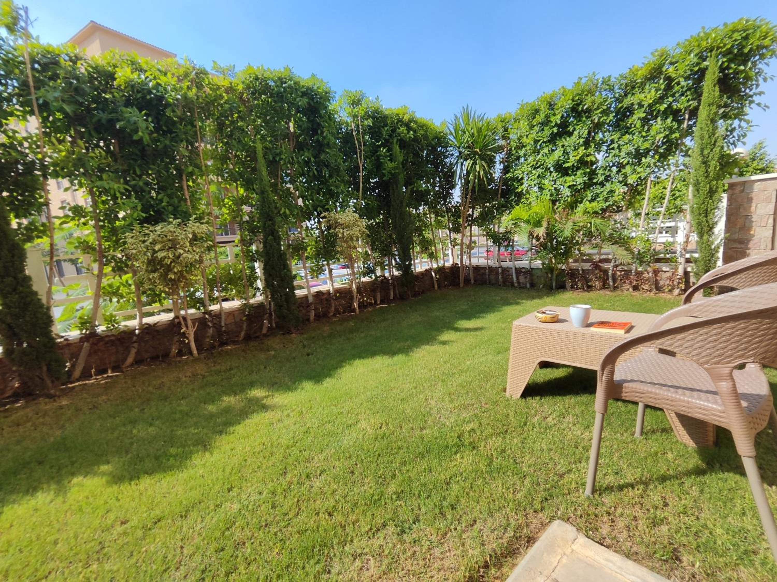 Luxurious 2 bedroom modern garden apartment Available ensuite private bedroom or whole flat privately