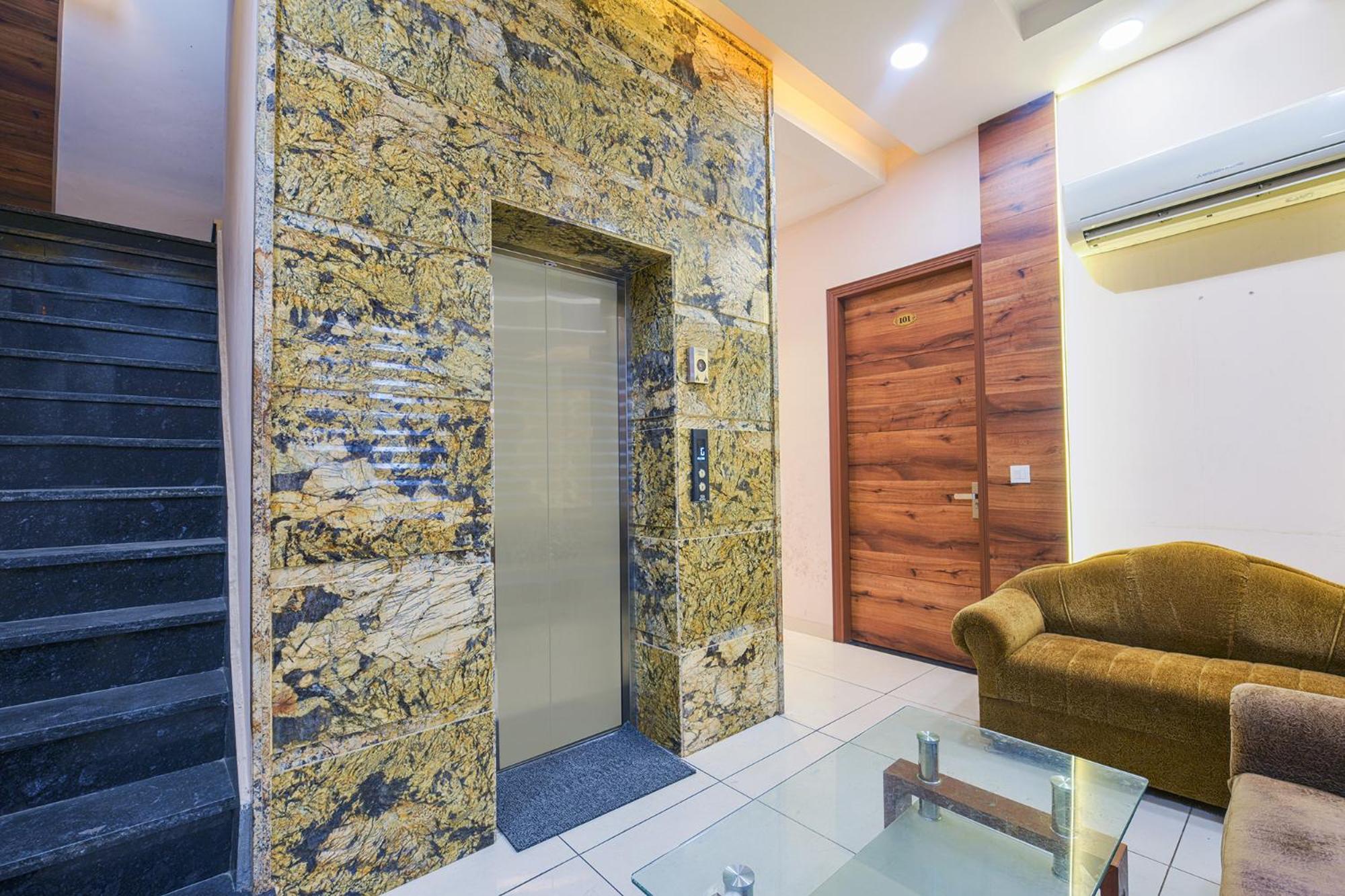 Lobby & Reception
