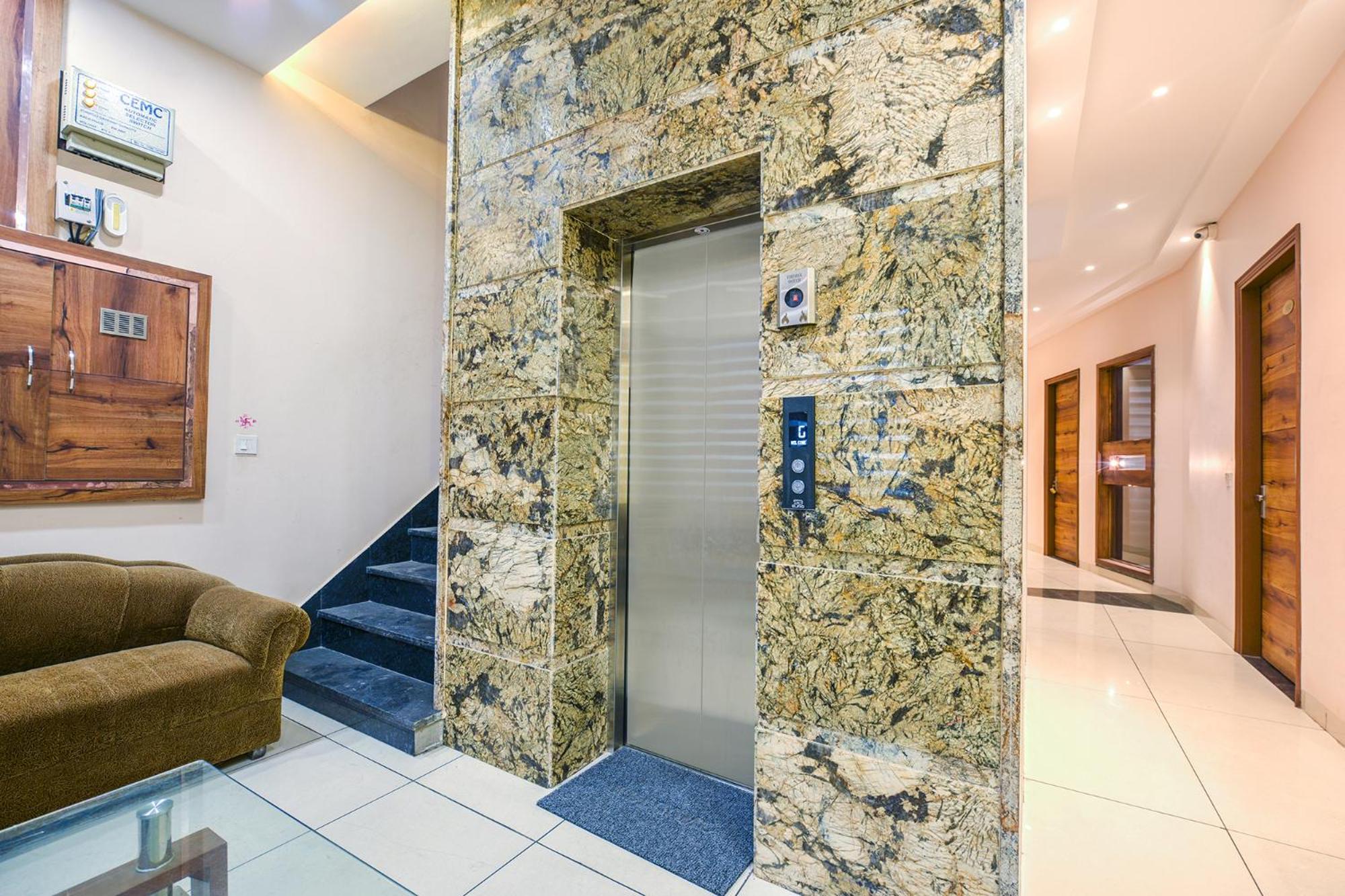 Lobby & Reception