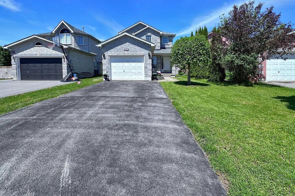 Barrie Vacations - Cozy house at south end Barrie - Property Image 3