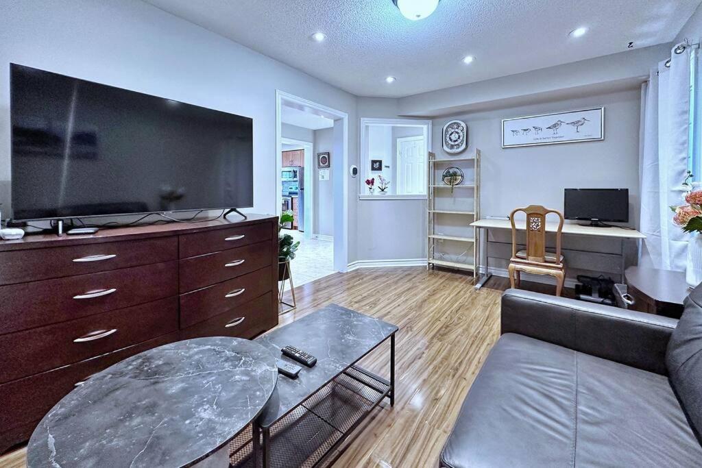 Barrie Vacations - Cozy house at south end Barrie - Property Image 18