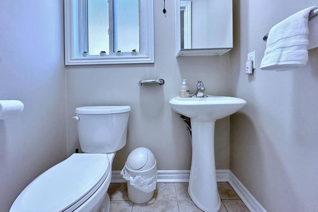 Barrie Vacations - Cozy house at south end Barrie - Property Image 8